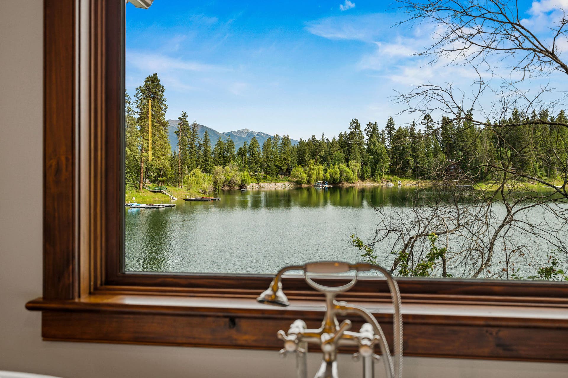 569 E Village Drive, Bigfork, MT 59911 569 E Village Drive, Bigfork, MT 59911