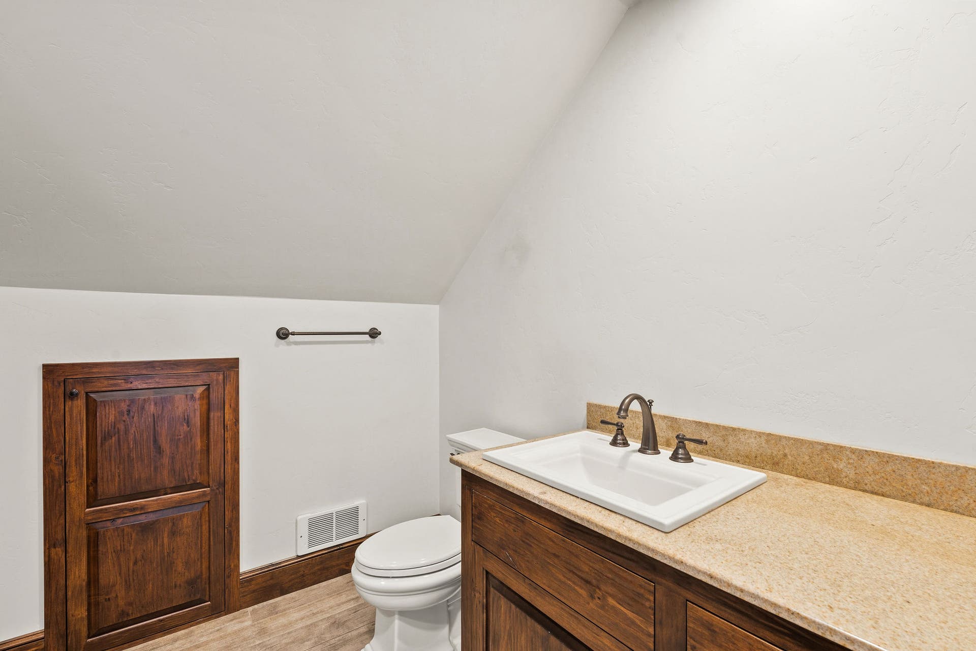 569 E Village Drive, Bigfork, MT 59911 569 E Village Drive, Bigfork, MT 59911
