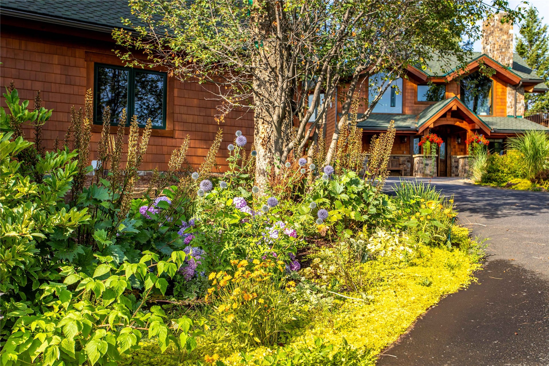569 E Village Drive, Bigfork, MT 59911 569 E Village Drive, Bigfork, MT 59911