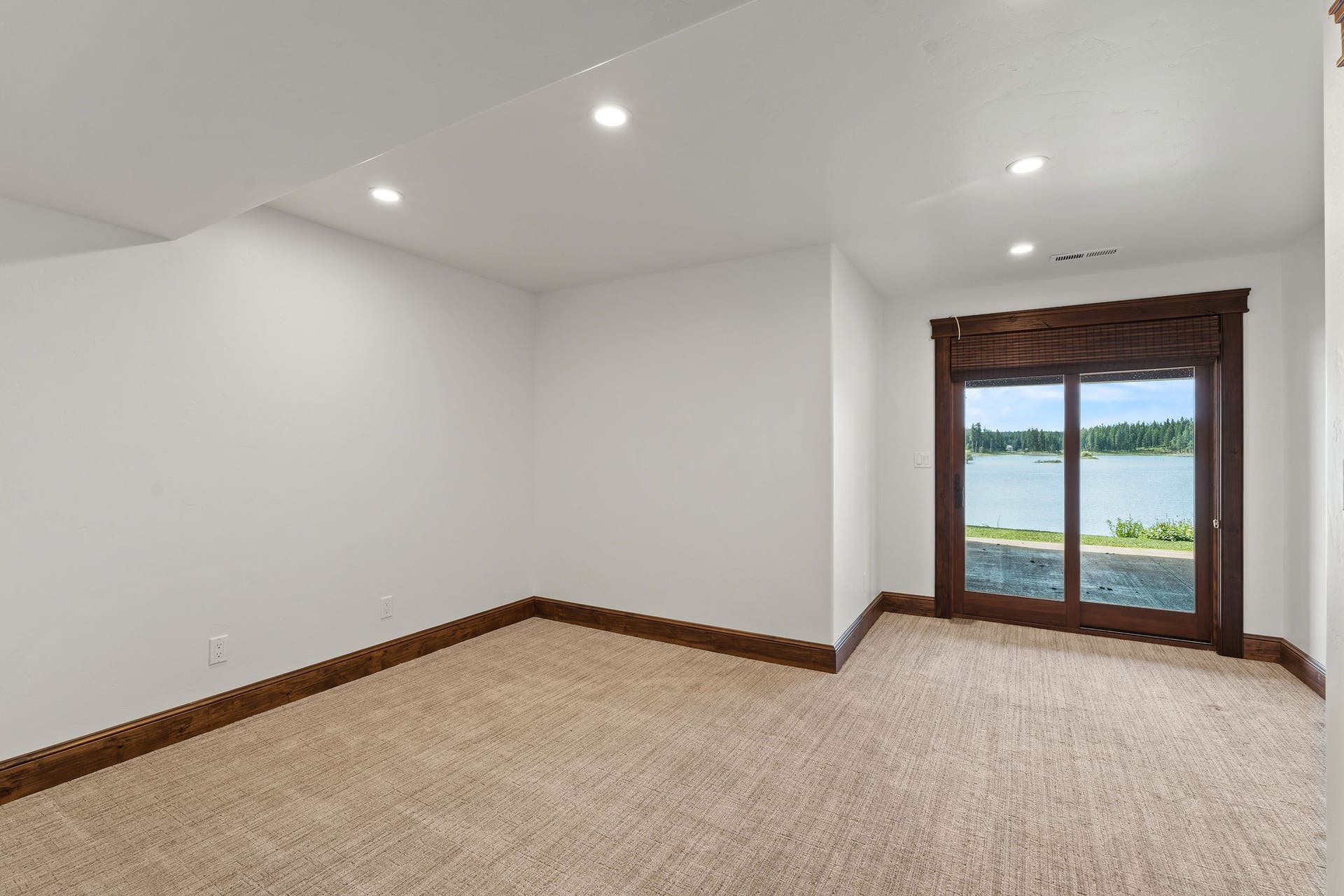 569 E Village Drive, Bigfork, MT 59911 569 E Village Drive, Bigfork, MT 59911