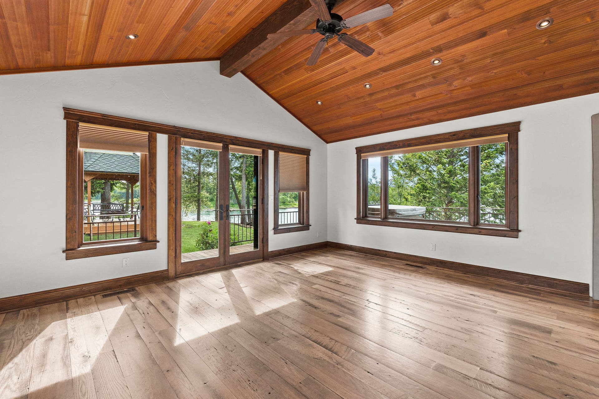 569 E Village Drive, Bigfork, MT 59911 569 E Village Drive, Bigfork, MT 59911