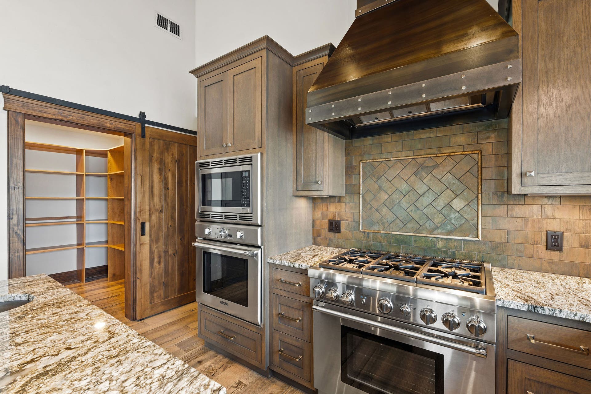569 E Village Drive, Bigfork, MT 59911 569 E Village Drive, Bigfork, MT 59911