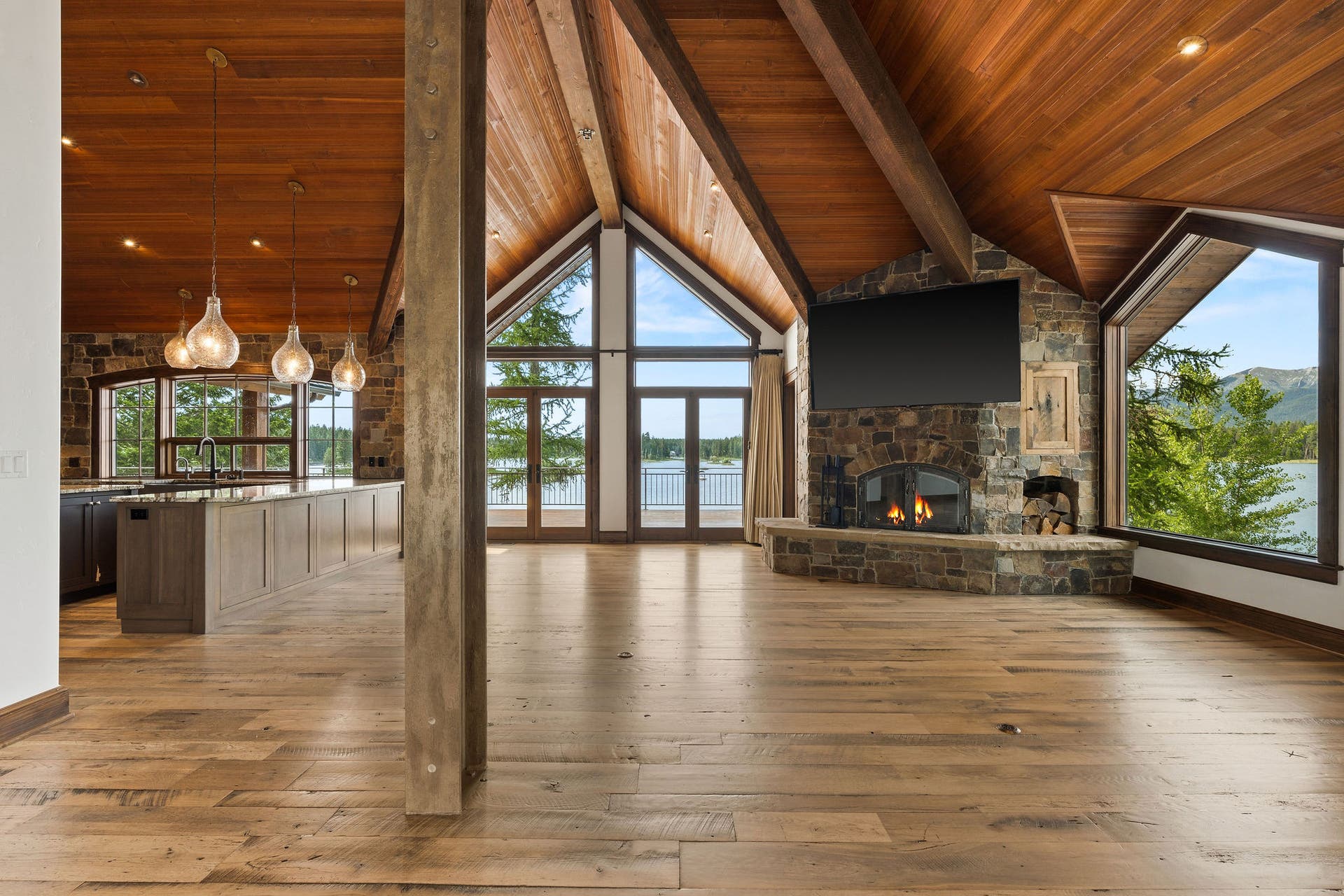 569 E Village Drive, Bigfork, MT 59911 569 E Village Drive, Bigfork, MT 59911