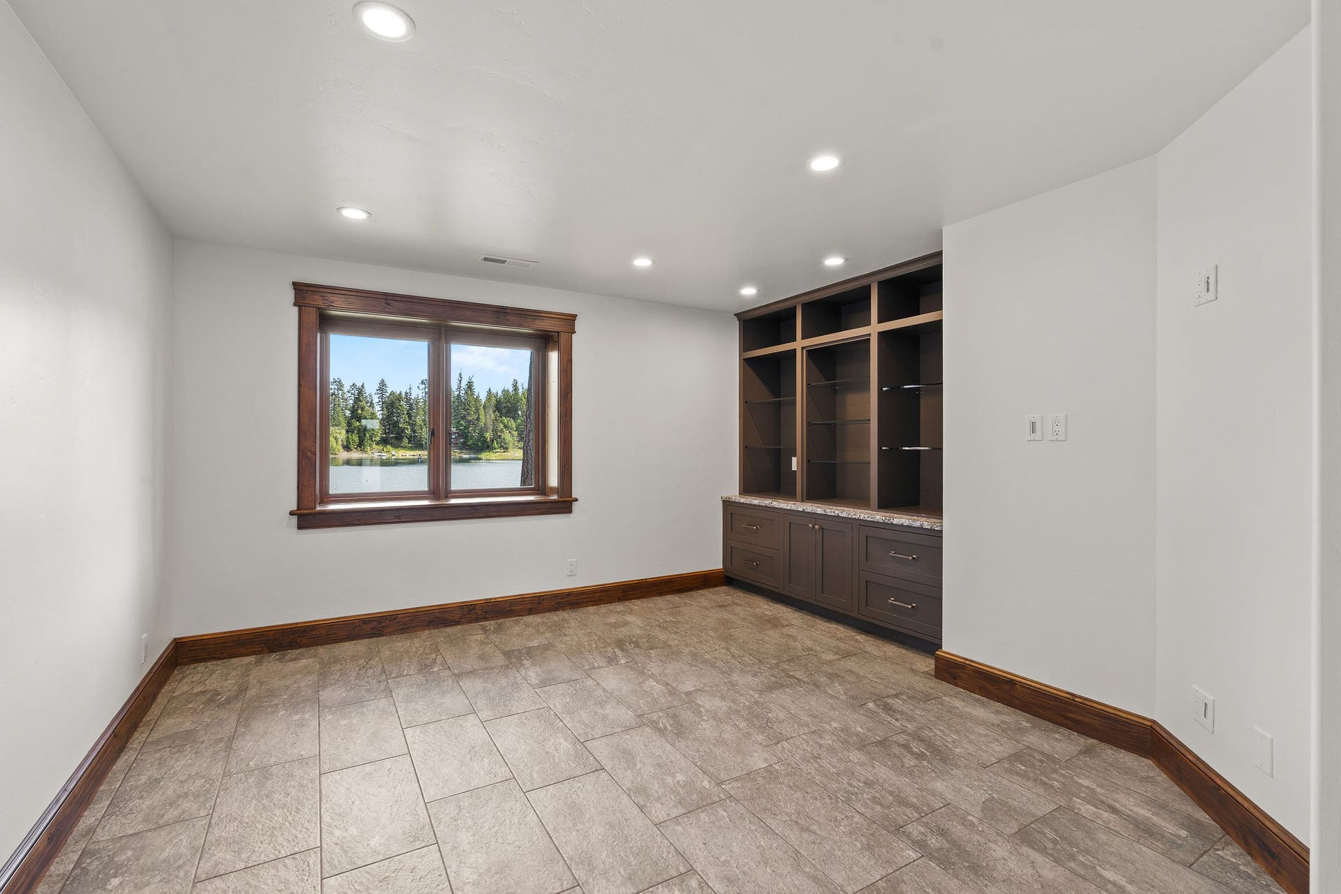 569 E Village Drive, Bigfork, MT 59911 569 E Village Drive, Bigfork, MT 59911