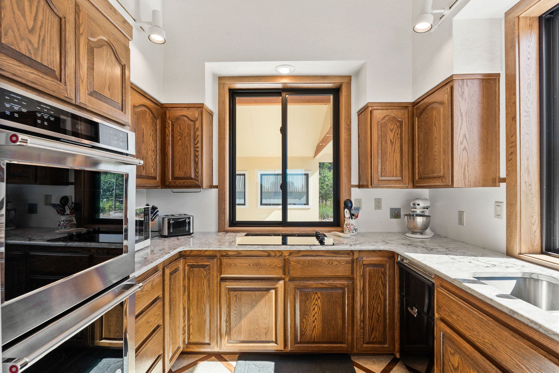 33676 Hilltop Terrace, Bigfork, MT 59911 Newly updated appliances