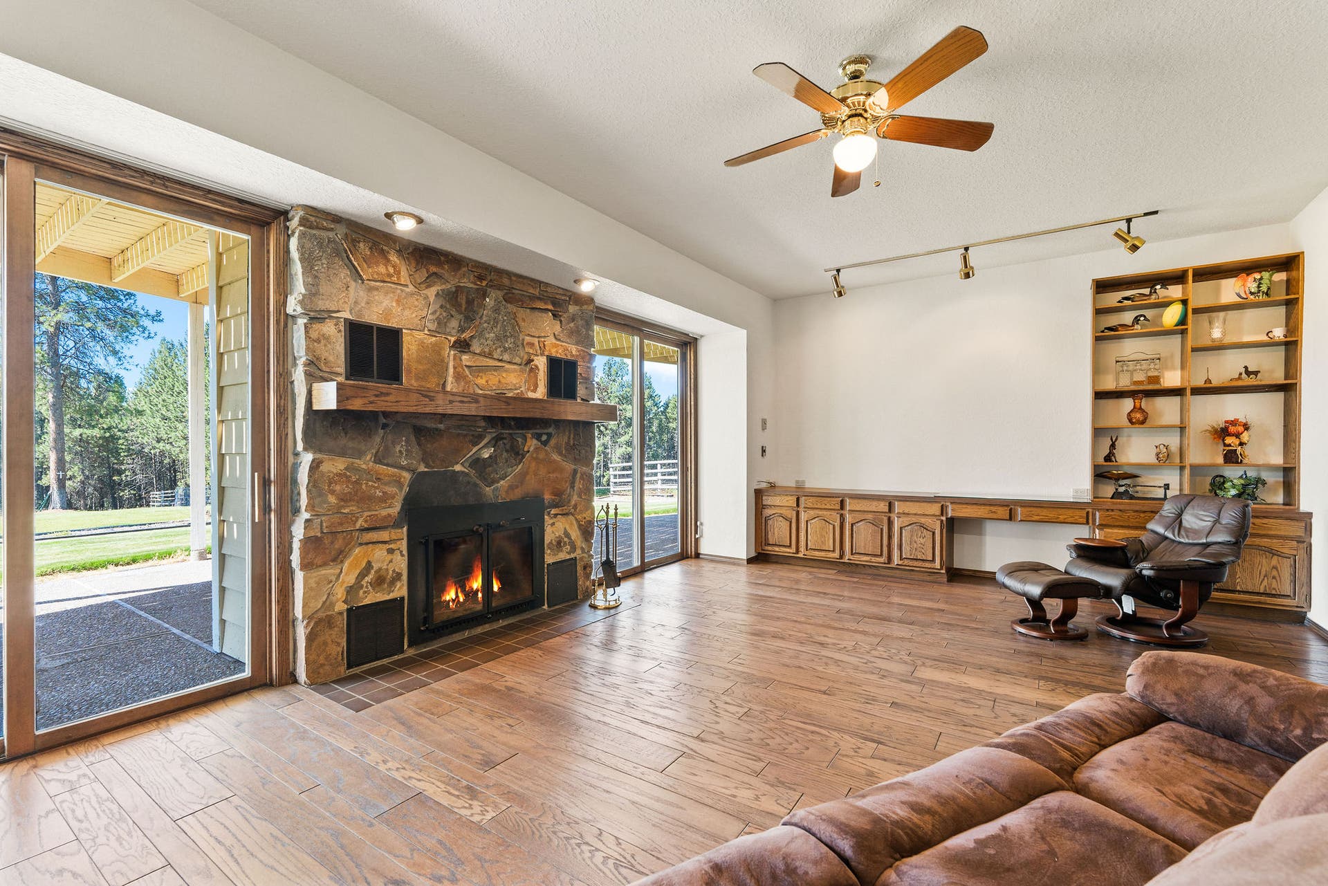 33676 Hilltop Terrace, Bigfork, MT 59911 Beautiful wood-burning fireplace - vented to all bedrooms