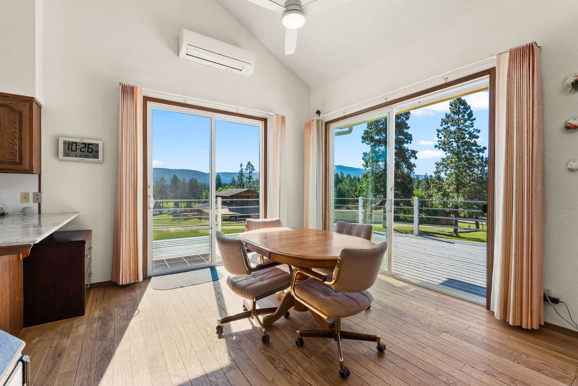 33676 Hilltop Terrace, Bigfork, MT 59911 Access to upper deck