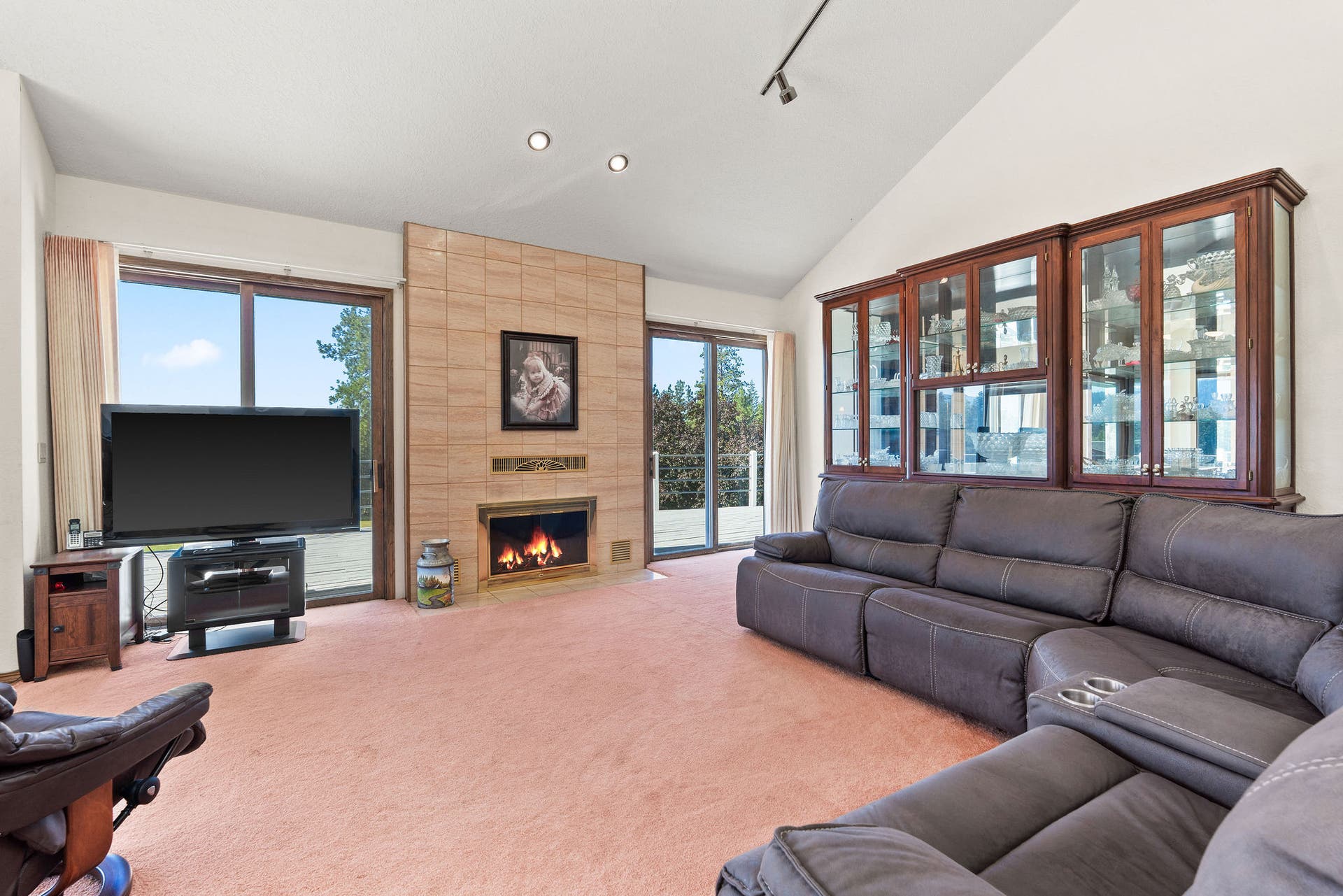 33676 Hilltop Terrace, Bigfork, MT 59911 Wood-burning fireplace