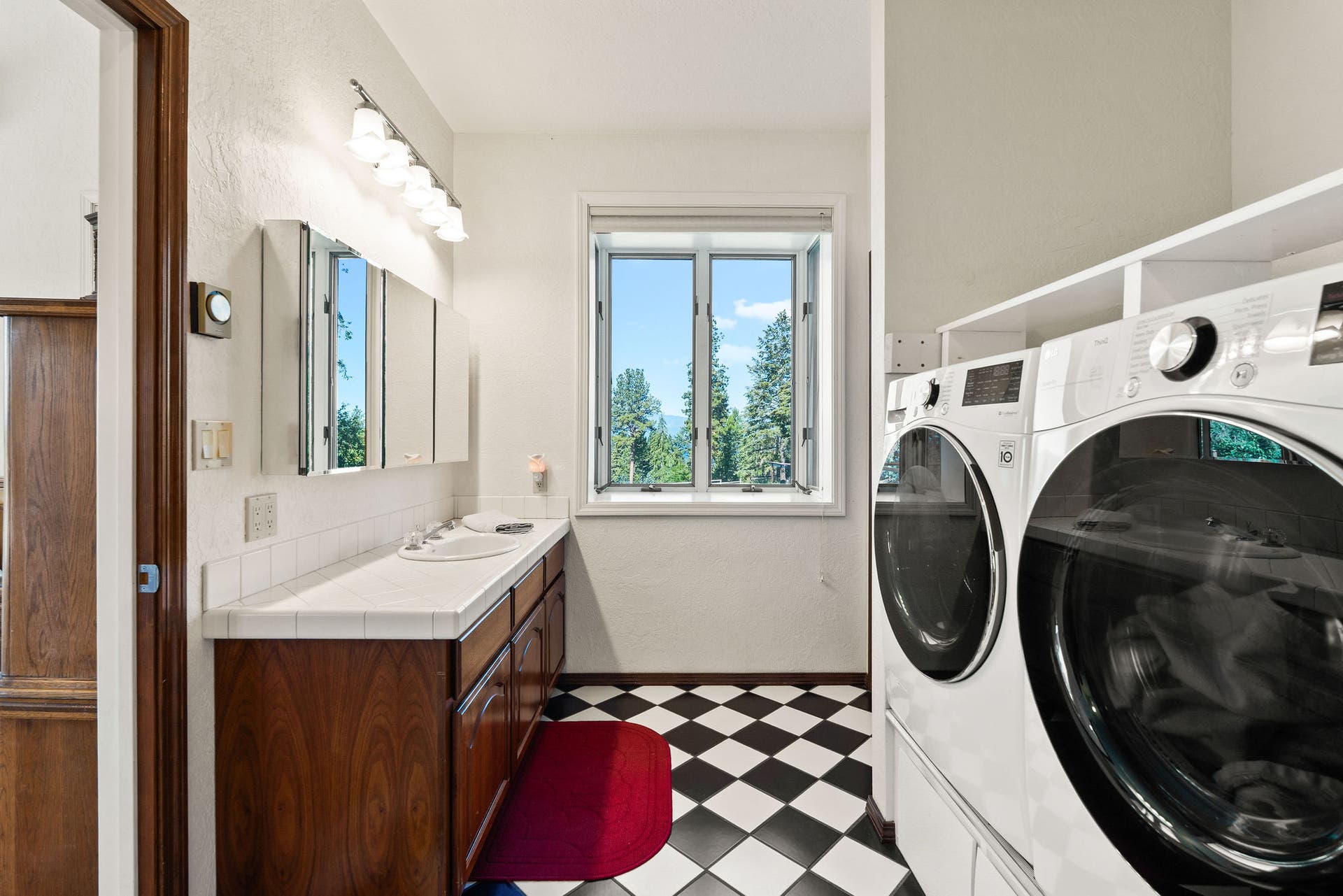 33676 Hilltop Terrace, Bigfork, MT 59911 1/2 bath & laundry combined