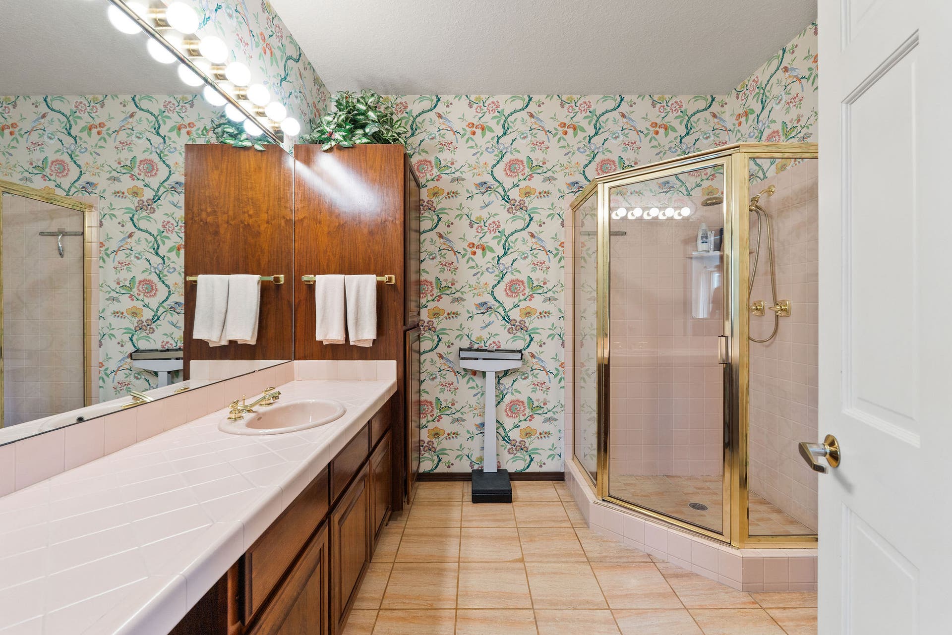 33676 Hilltop Terrace, Bigfork, MT 59911 3/4 bathroom w/ tiled step-in shower & tile countertops