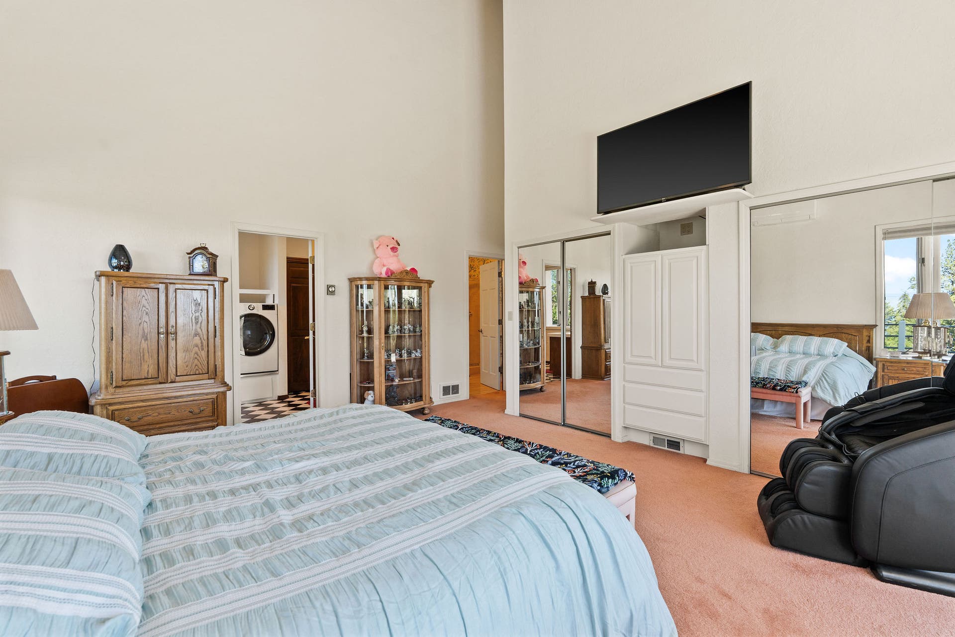 33676 Hilltop Terrace, Bigfork, MT 59911 21' vaulted ceiling