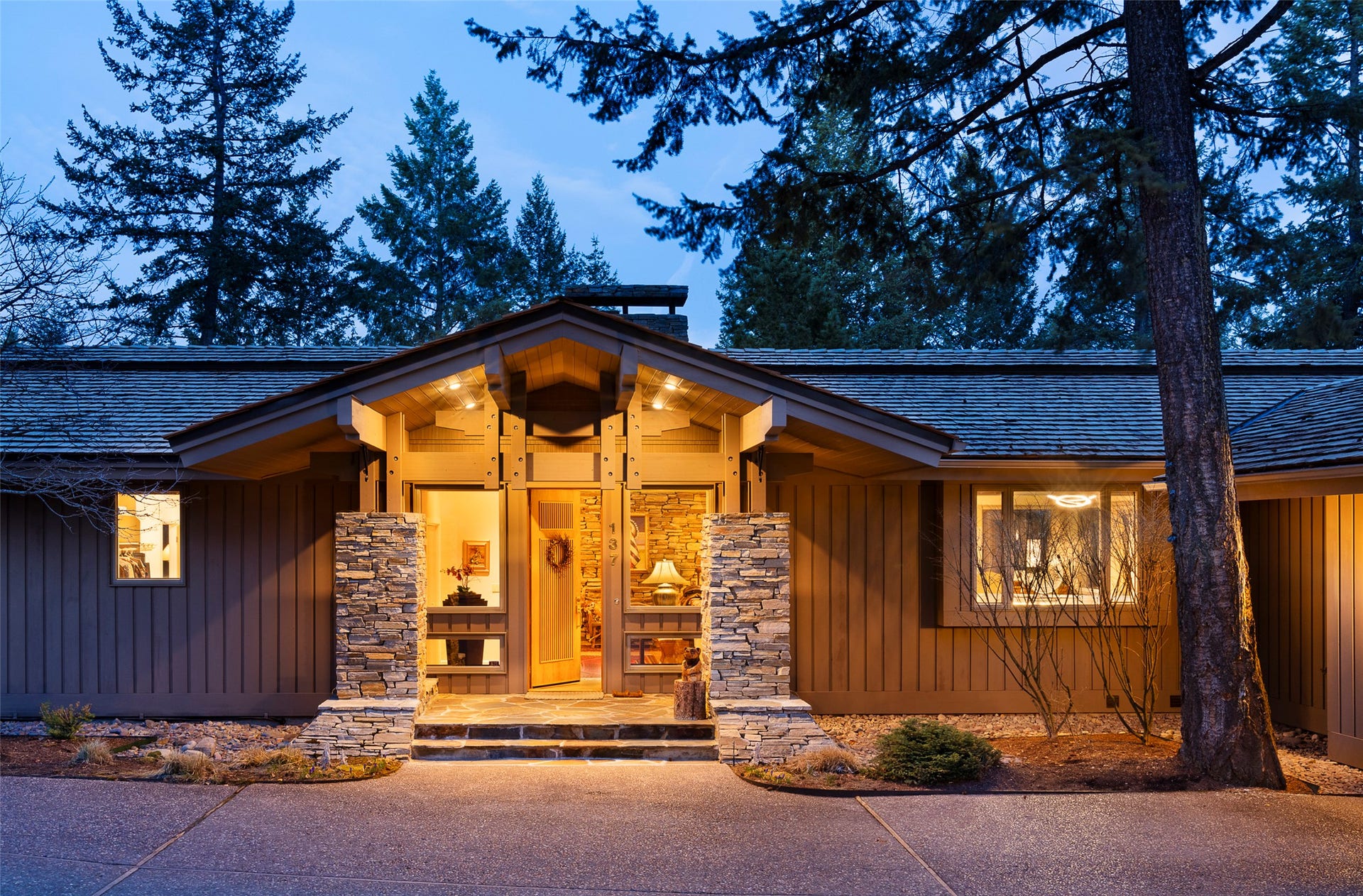 137 & 133 Eagle Bend Drive, Bigfork, MT 59911 Welcome!