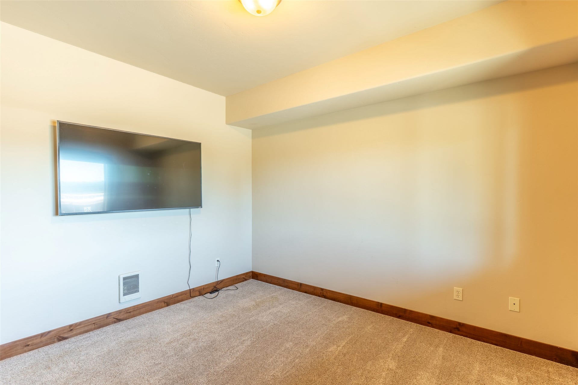 657 Commerce Street, Bigfork, MT 59911 657 Commerce Street, Bigfork, MT 59911