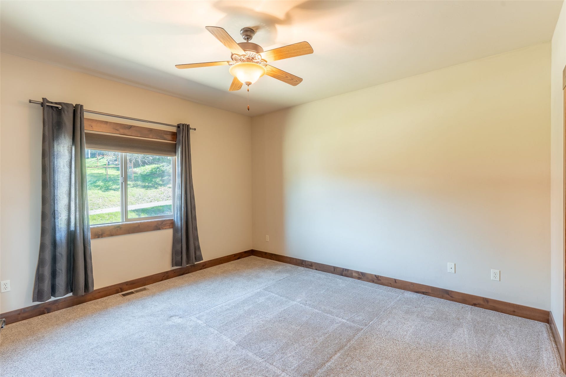 657 Commerce Street, Bigfork, MT 59911 657 Commerce Street, Bigfork, MT 59911