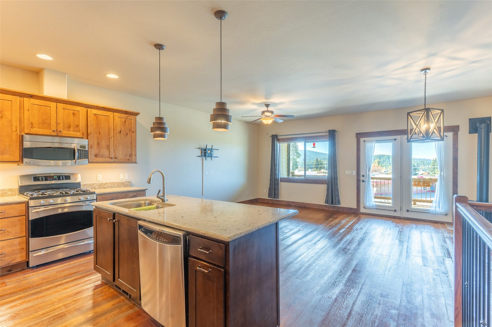 657 Commerce Street, Bigfork, MT 59911 657 Commerce Street, Bigfork, MT 59911