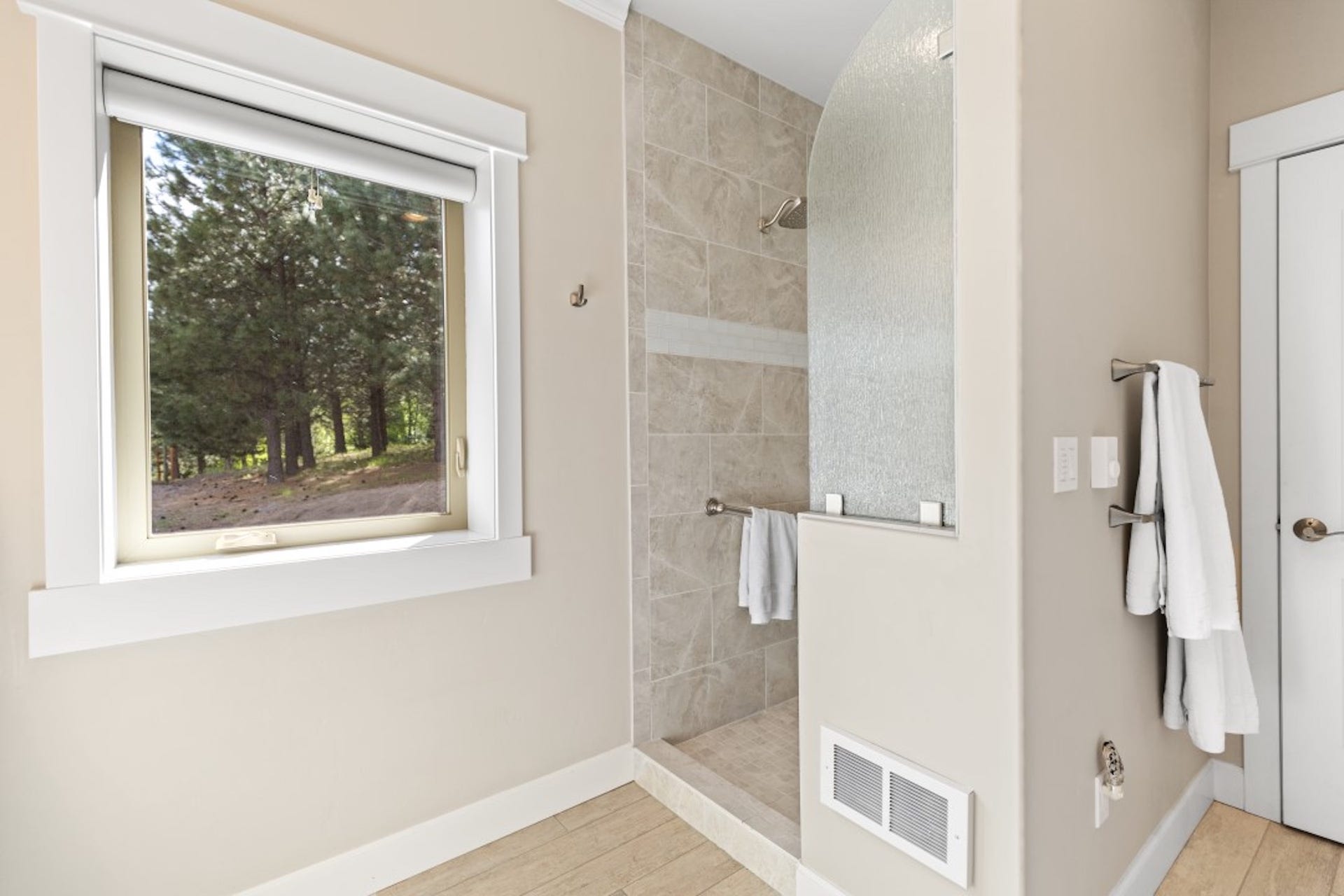 110 Conifer Lane, Bigfork, MT 59911 Main Bathroom