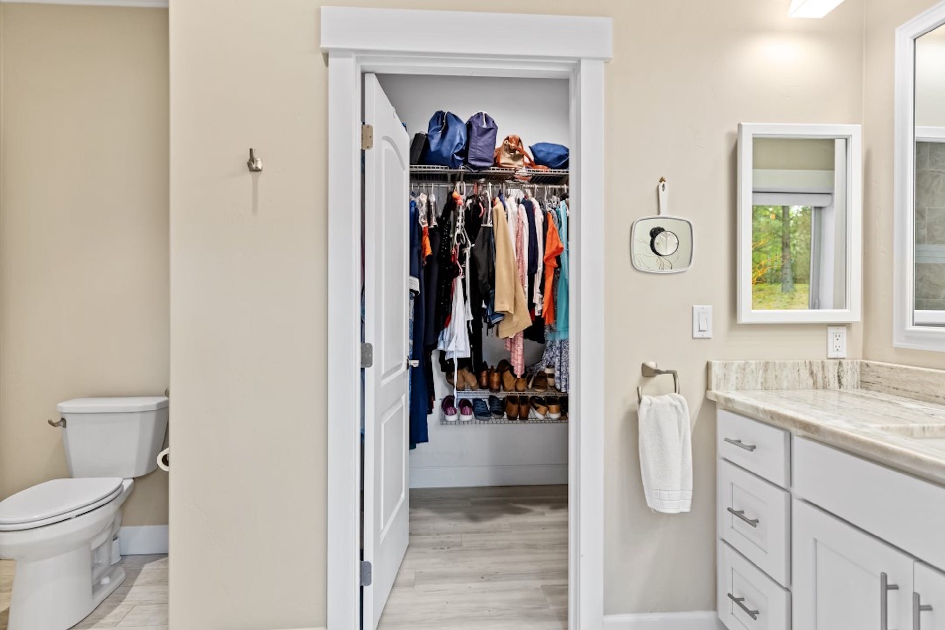 110 Conifer Lane, Bigfork, MT 59911 Main Bathroom/Closet