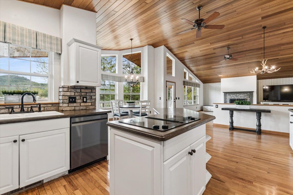 33608 Hilltop Terrace, Bigfork, MT 59911 33608 Hilltop Terrace, Bigfork, MT 59911