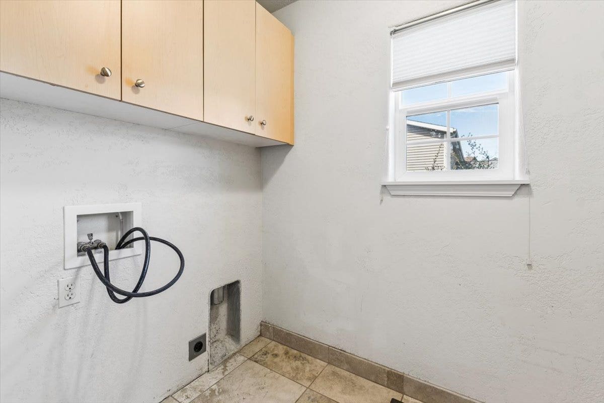 108 Sunrise Terrace, #D, Bigfork, MT 59911 Laundry room