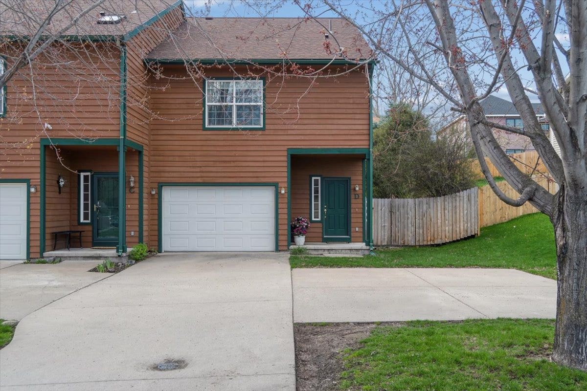 108 Sunrise Terrace, #D, Bigfork, MT 59911 End-unit condo