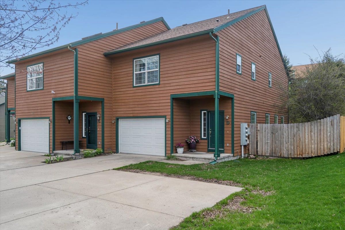 108 Sunrise Terrace, #D, Bigfork, MT 59911 End-unit condo with privacy fence