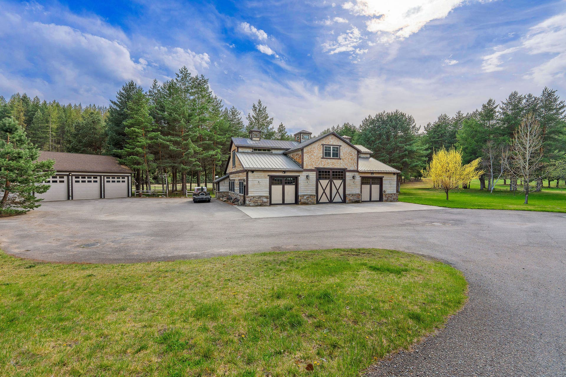 310 Rocky Woods Lane, Bigfork, MT 59911 4BD/2BA barndominium