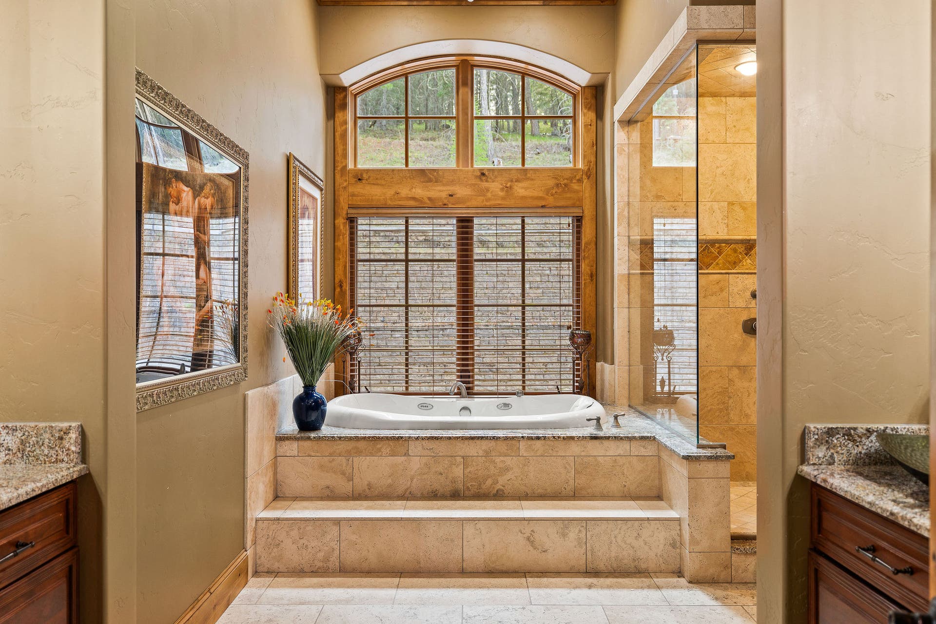 310 Rocky Woods Lane, Bigfork, MT 59911 Deep jacuzzi tub, private toilet room