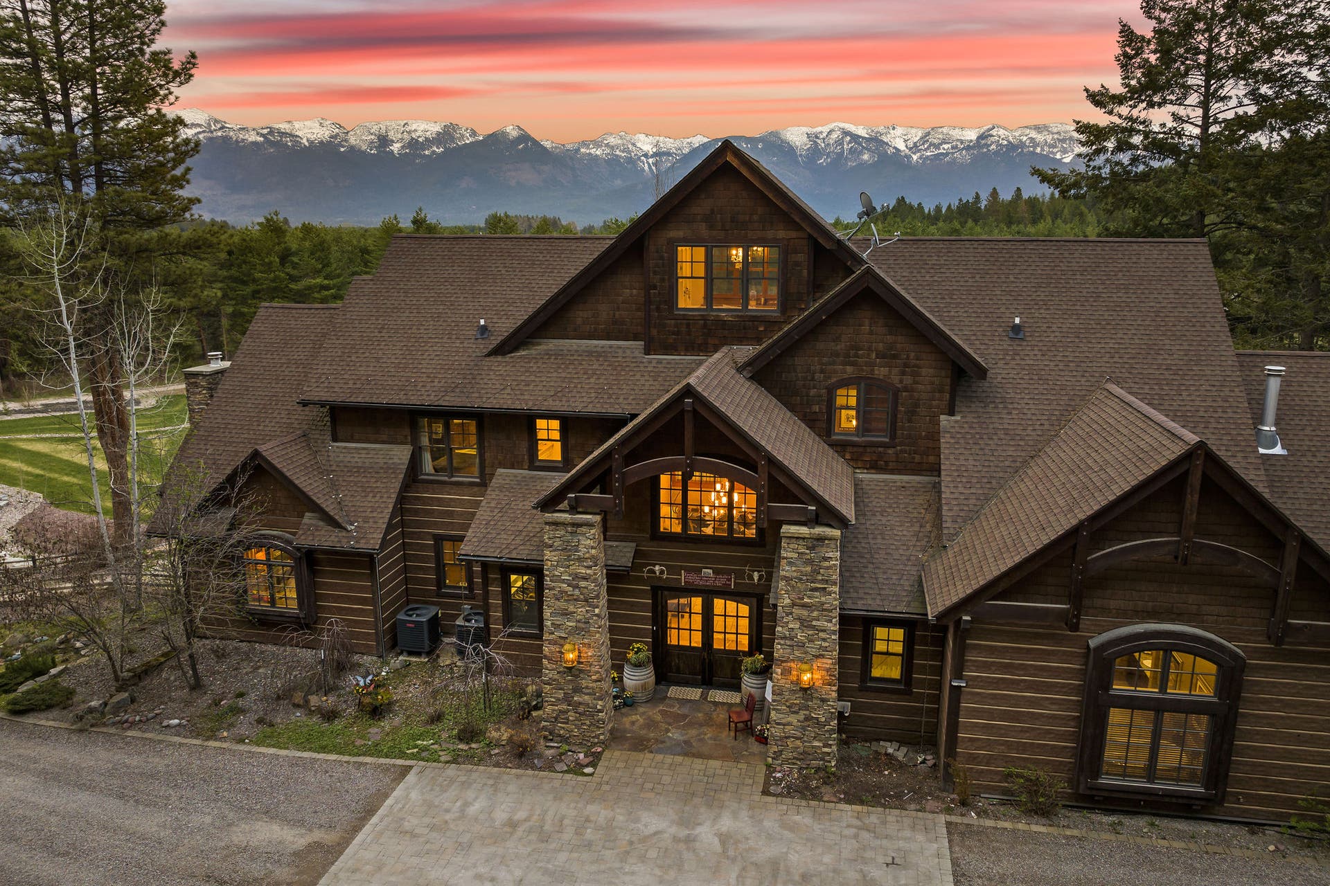 310 Rocky Woods Lane, Bigfork, MT 59911 10,316 4BD/6BA main residence
