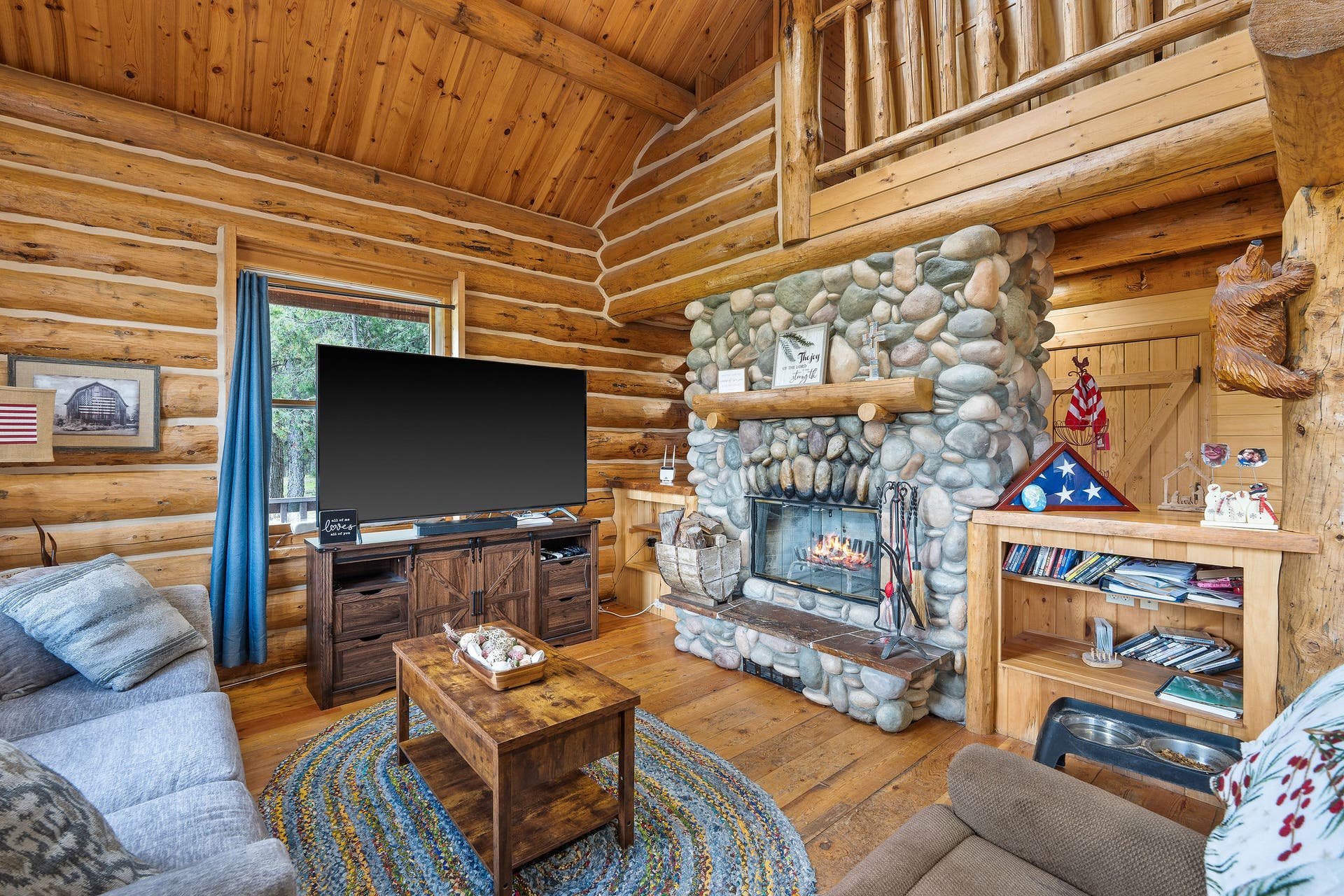 310 Rocky Woods Lane, Bigfork, MT 59911 Wood burning fireplace