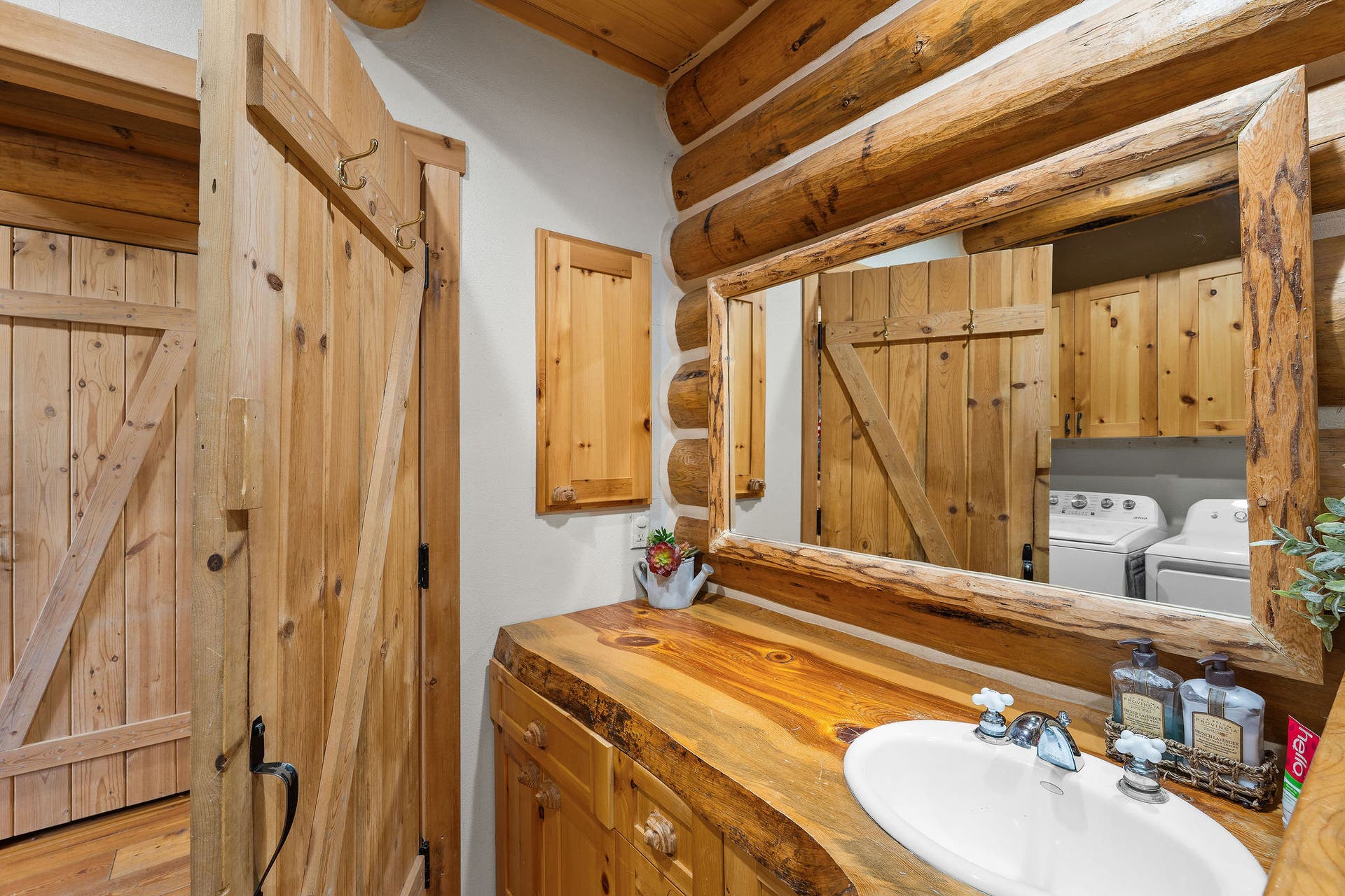 310 Rocky Woods Lane, Bigfork, MT 59911 Bathroom/laundry room