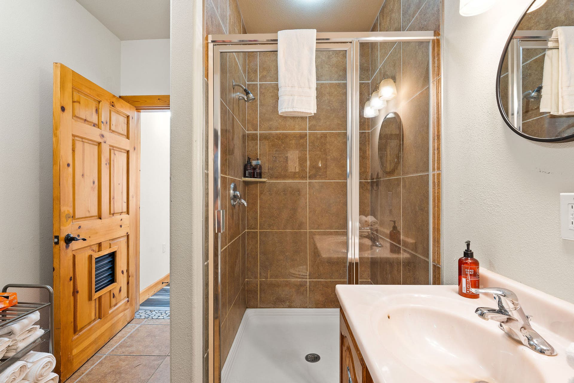 310 Rocky Woods Lane, Bigfork, MT 59911 3/4 bathroom