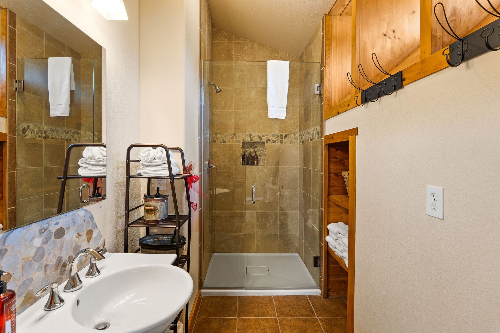 310 Rocky Woods Lane, Bigfork, MT 59911 3/4 upstairs bathroom