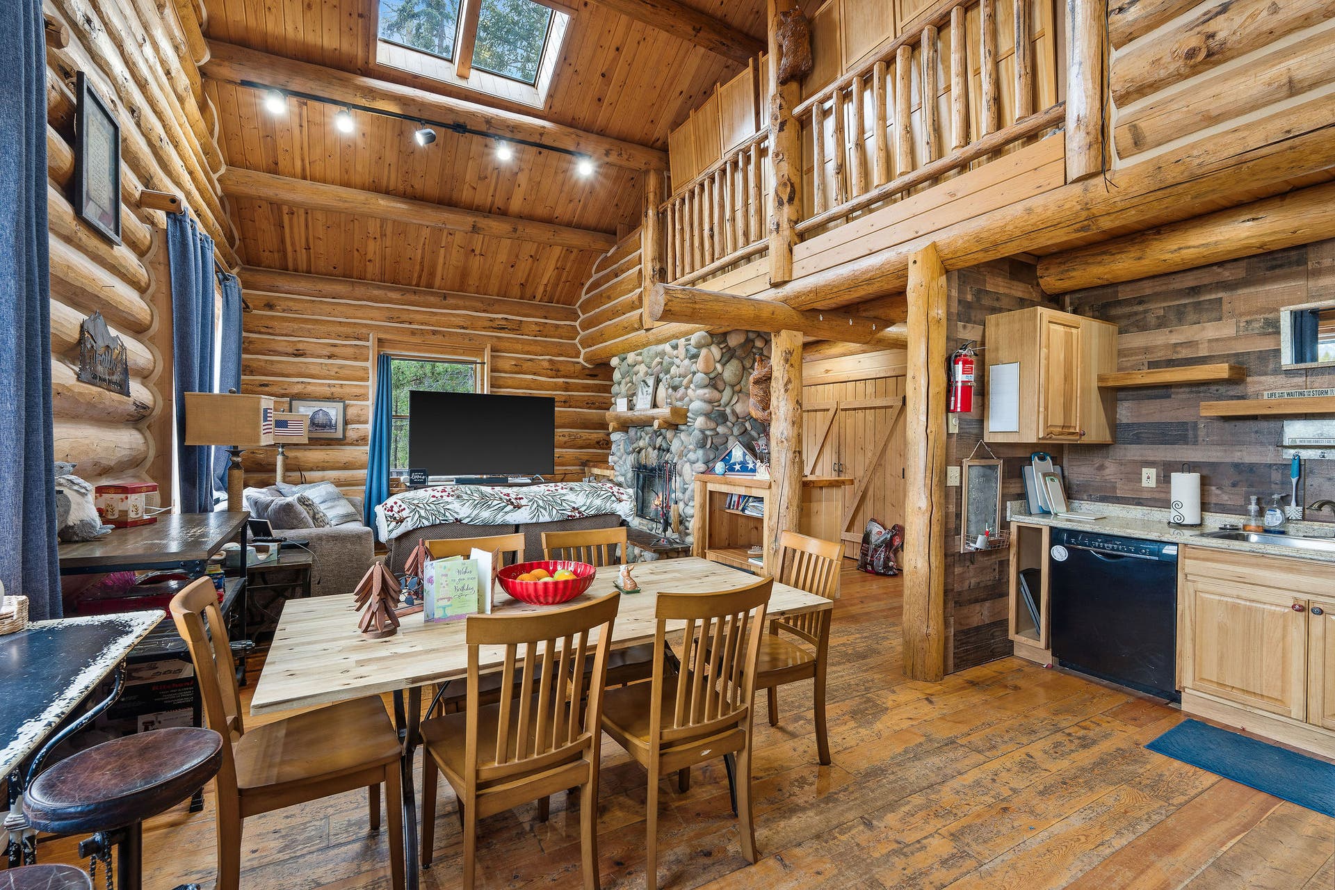 310 Rocky Woods Lane, Bigfork, MT 59911 Dining area