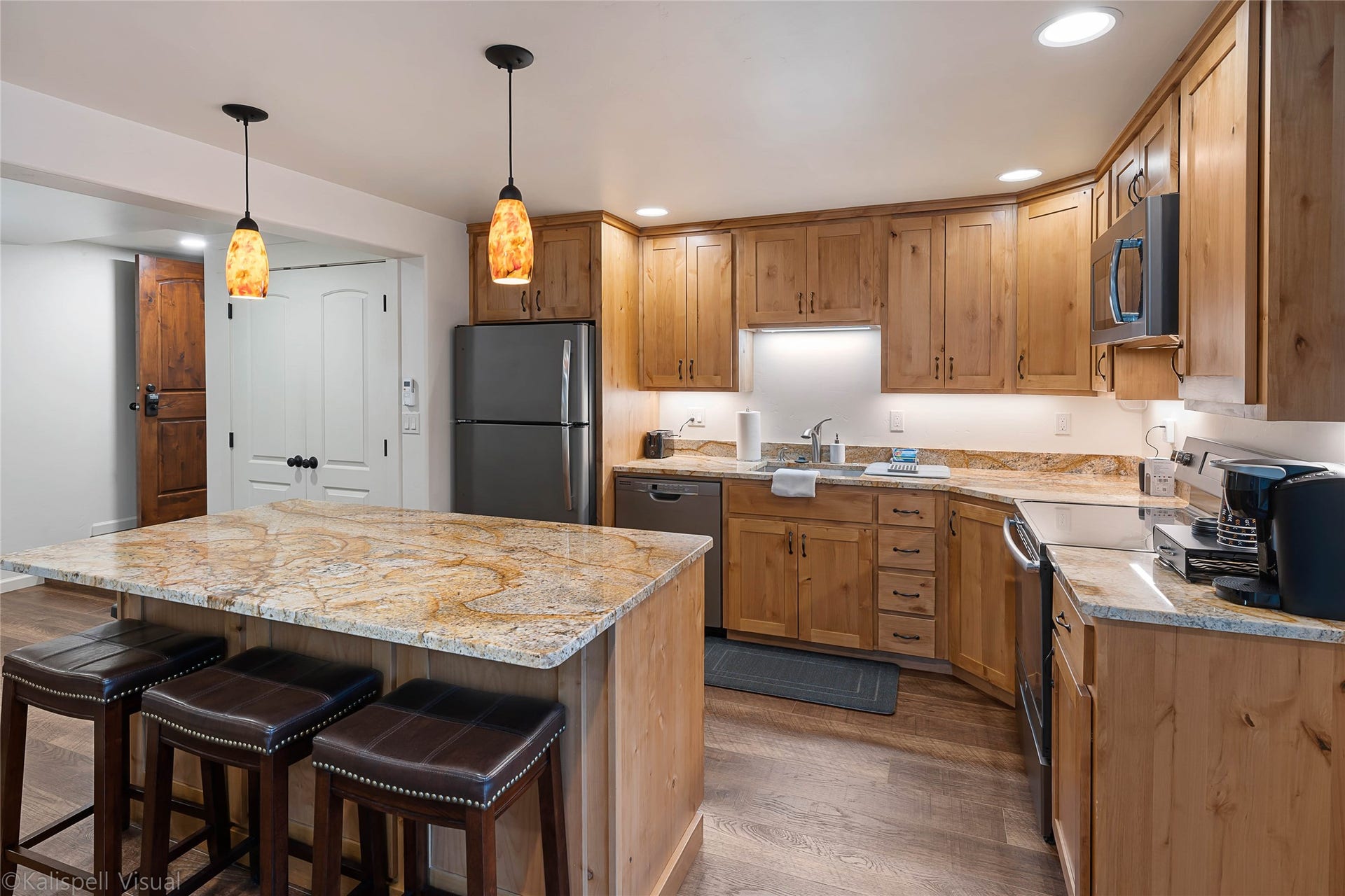425 Grand Drive, Bigfork, MT 59911 Island and breakfast bar