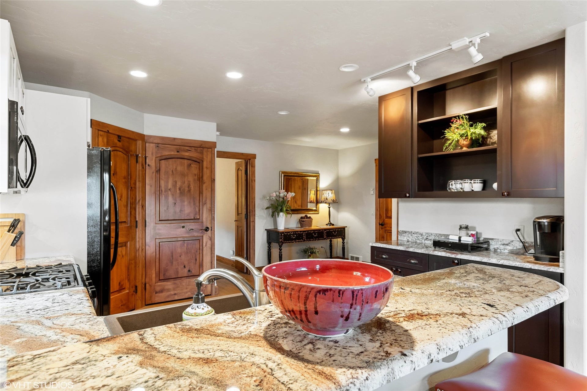 425 Grand Drive, Bigfork, MT 59911 granite counters unit C