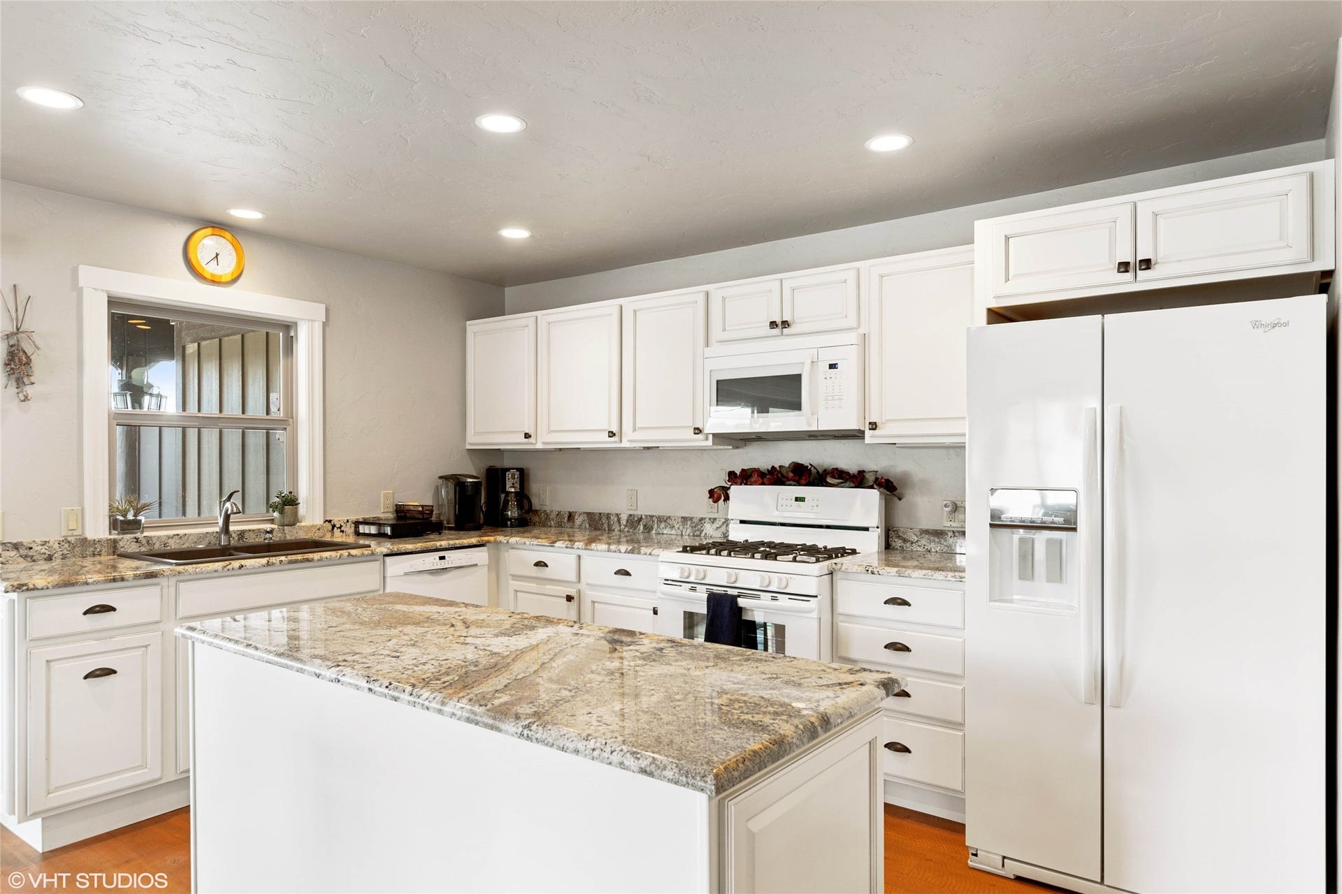 425 Grand Drive, Bigfork, MT 59911 Unit D Kitchen with island