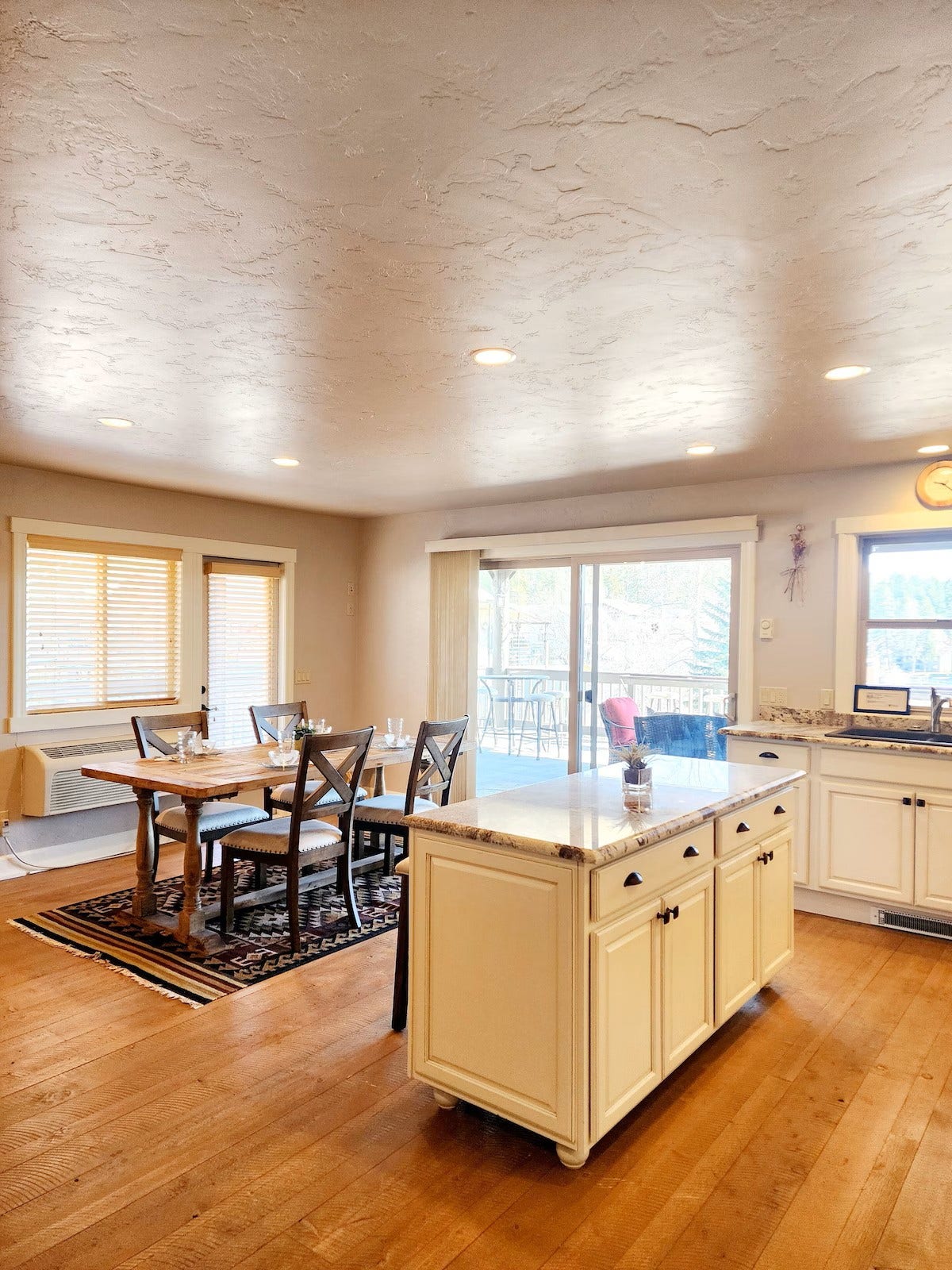 425 Grand Drive, Bigfork, MT 59911 425 Grand Drive, Bigfork, MT 59911
