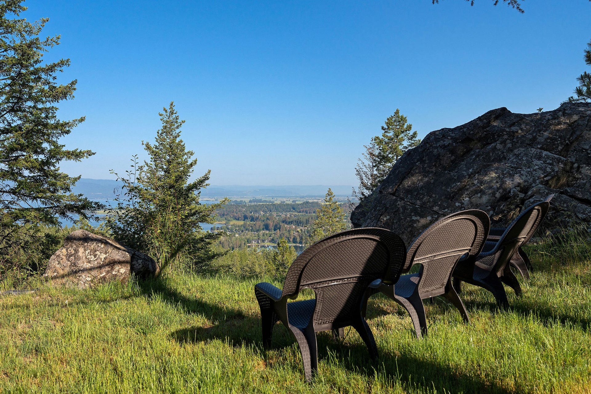 477 Chief Cliff Trail, Bigfork, MT 59911 Sitting Area Adjacent to Saddlehorn Overlook Pavilion