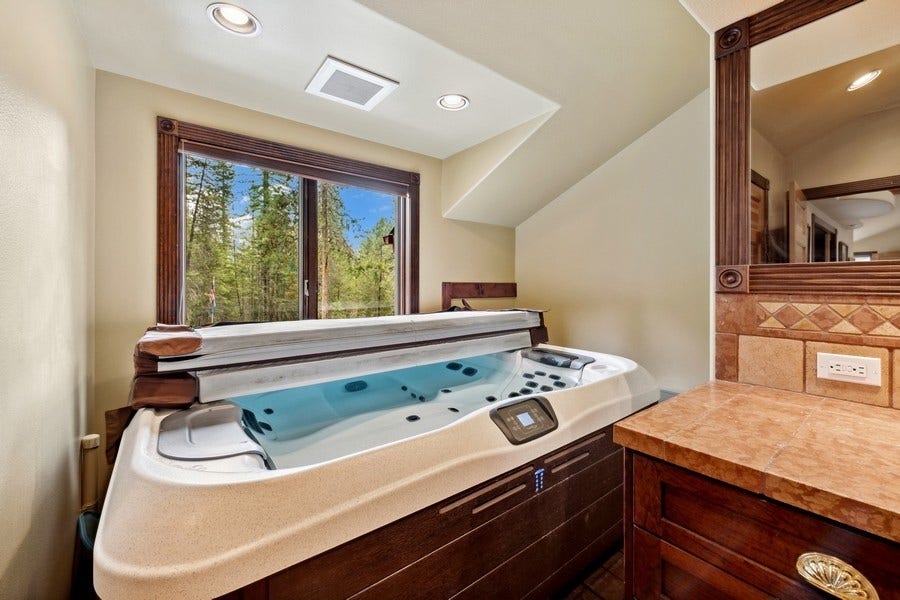 940 McCaffery Road, Bigfork, MT 59911 Guest Apartment Hot Tub