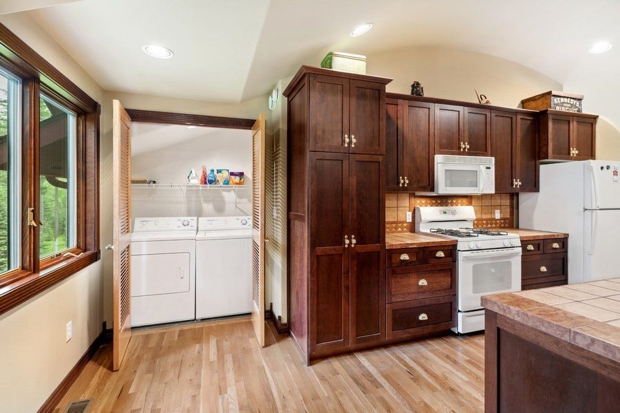 940 McCaffery Road, Bigfork, MT 59911 Guest Apartment Kitchen & Laundry