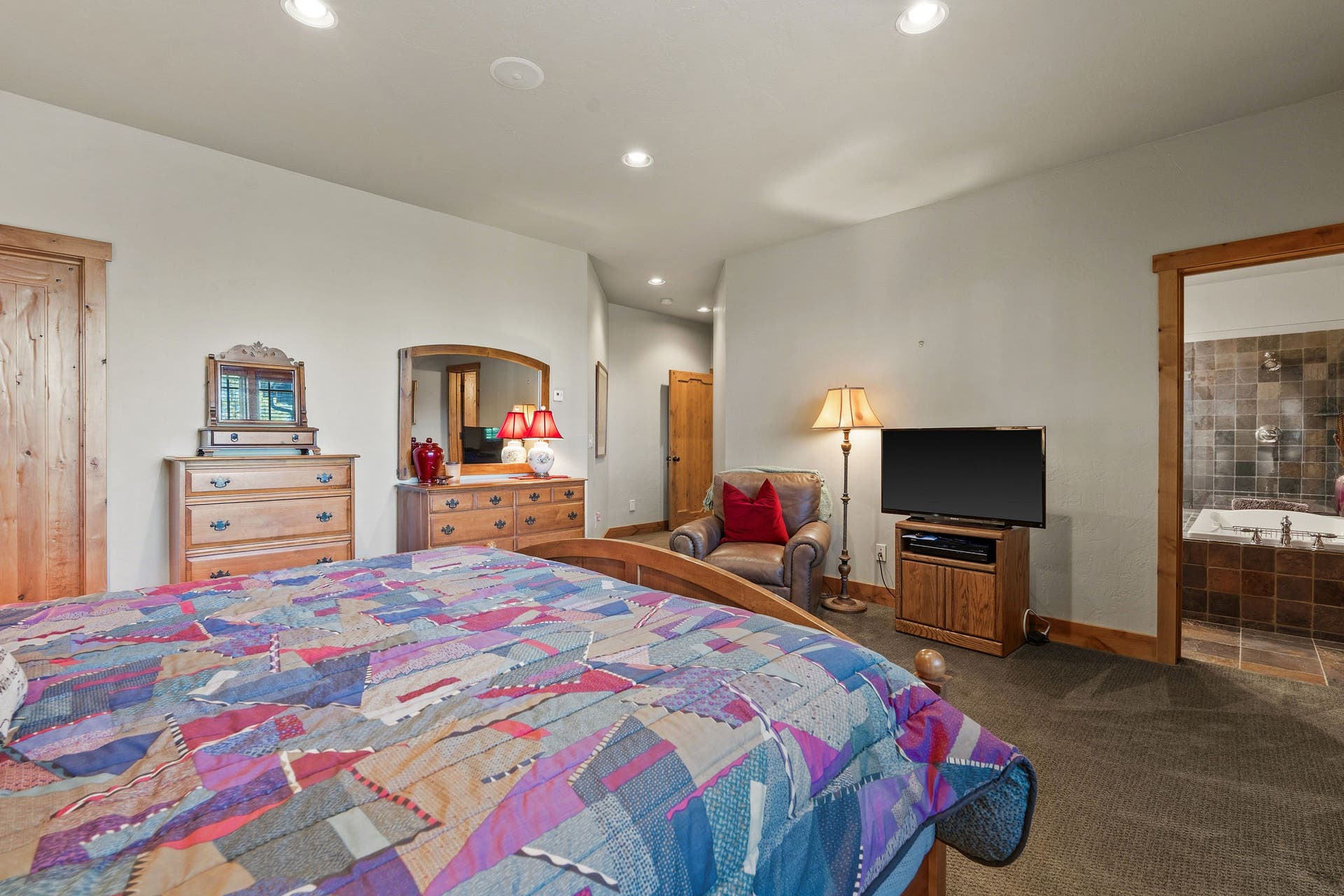 599 Pommel Drive, Bigfork, MT 59911 Lower level ensuite