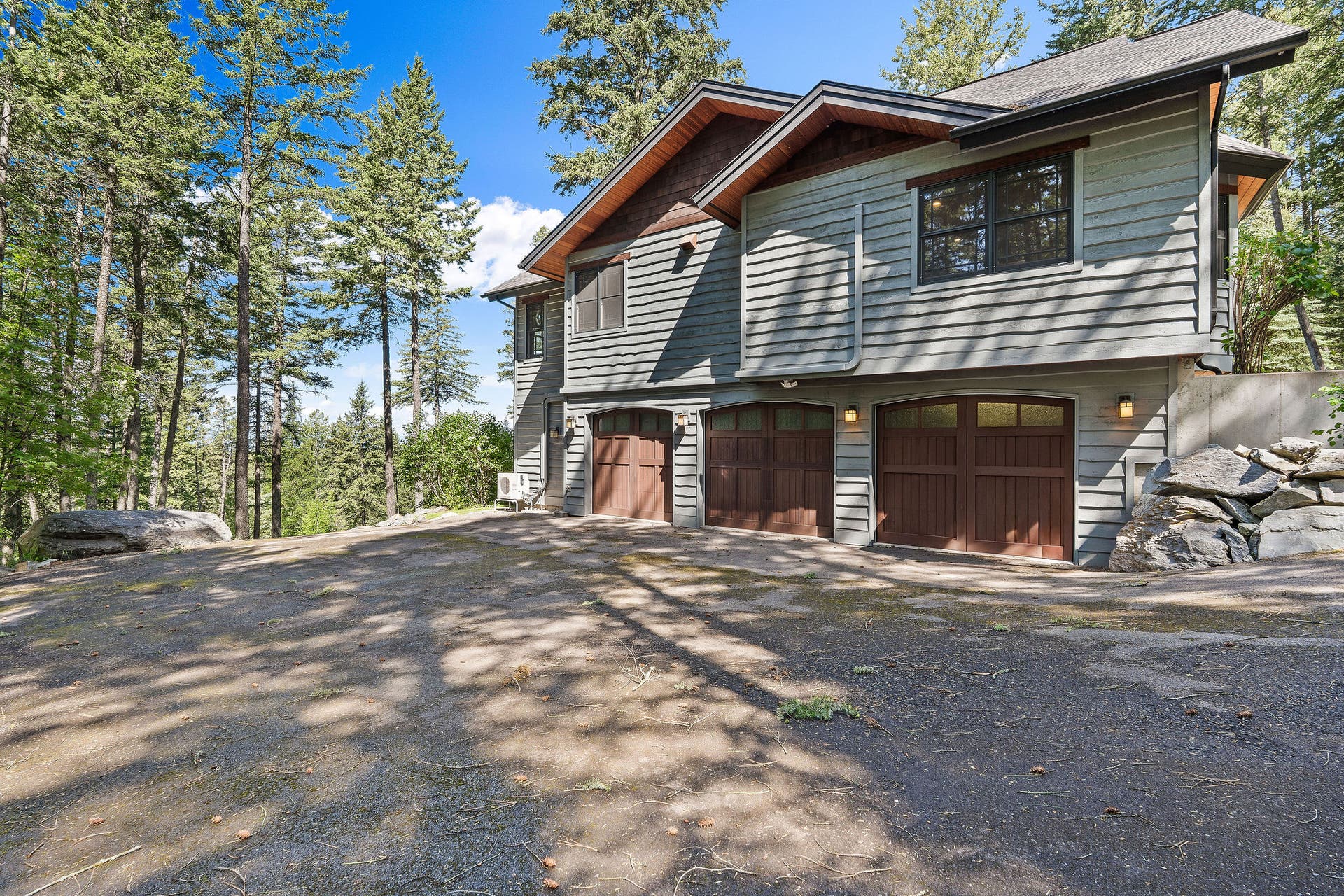 599 Pommel Drive, Bigfork, MT 59911 3 - Single car garage
