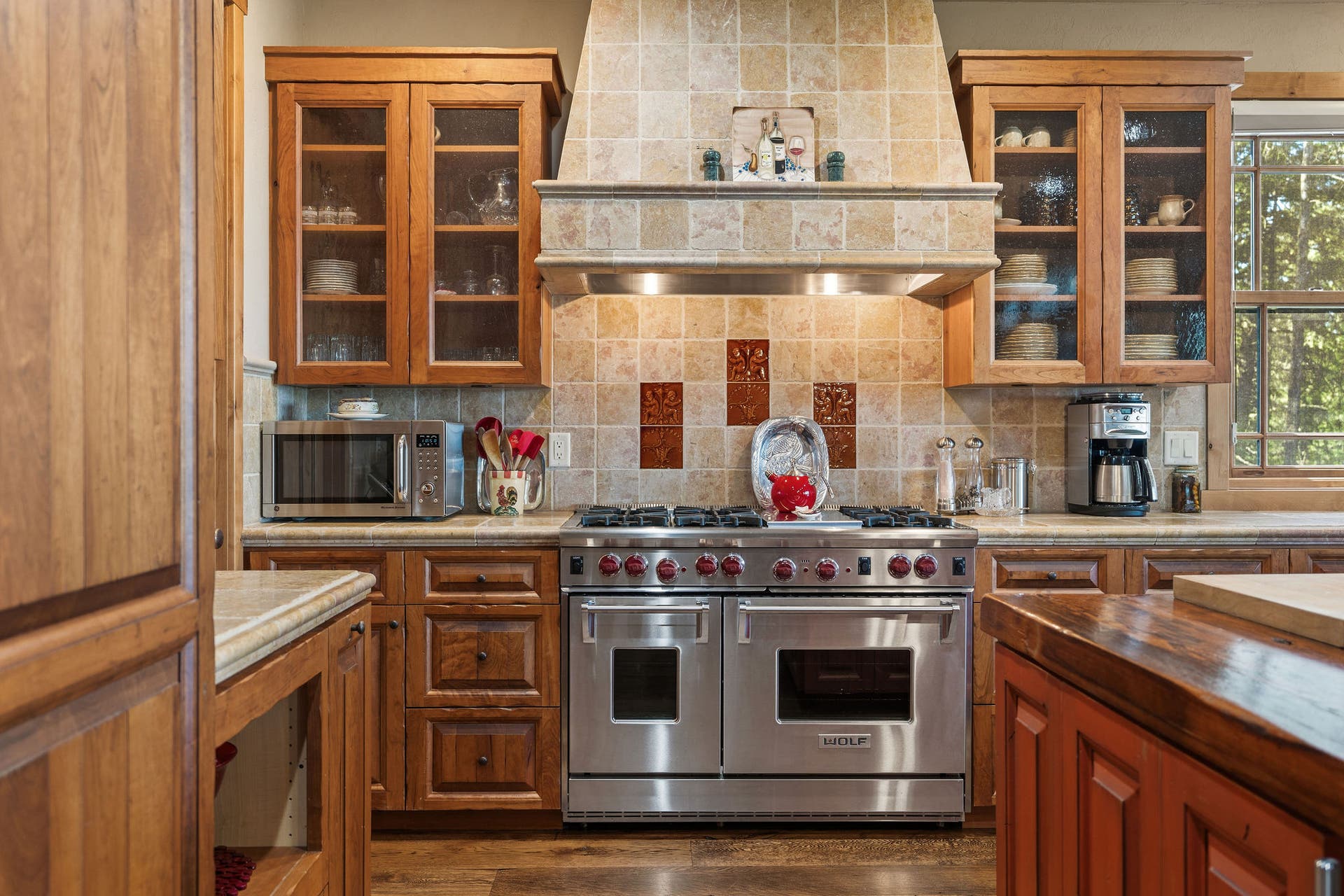 599 Pommel Drive, Bigfork, MT 59911 Professional grade, gas, Wolf range