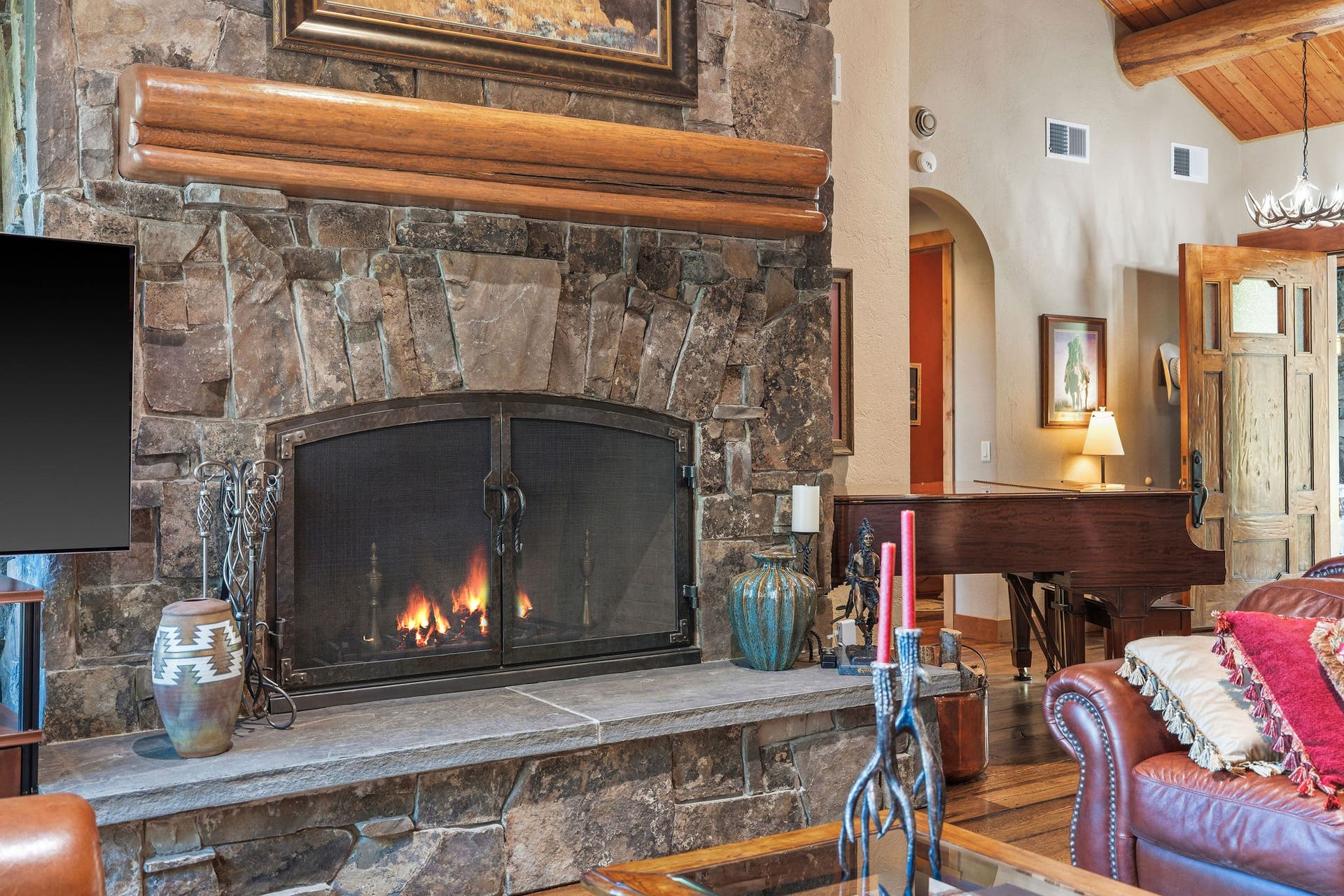 599 Pommel Drive, Bigfork, MT 59911 Grand stone, wood fired fireplace (with a gas start)