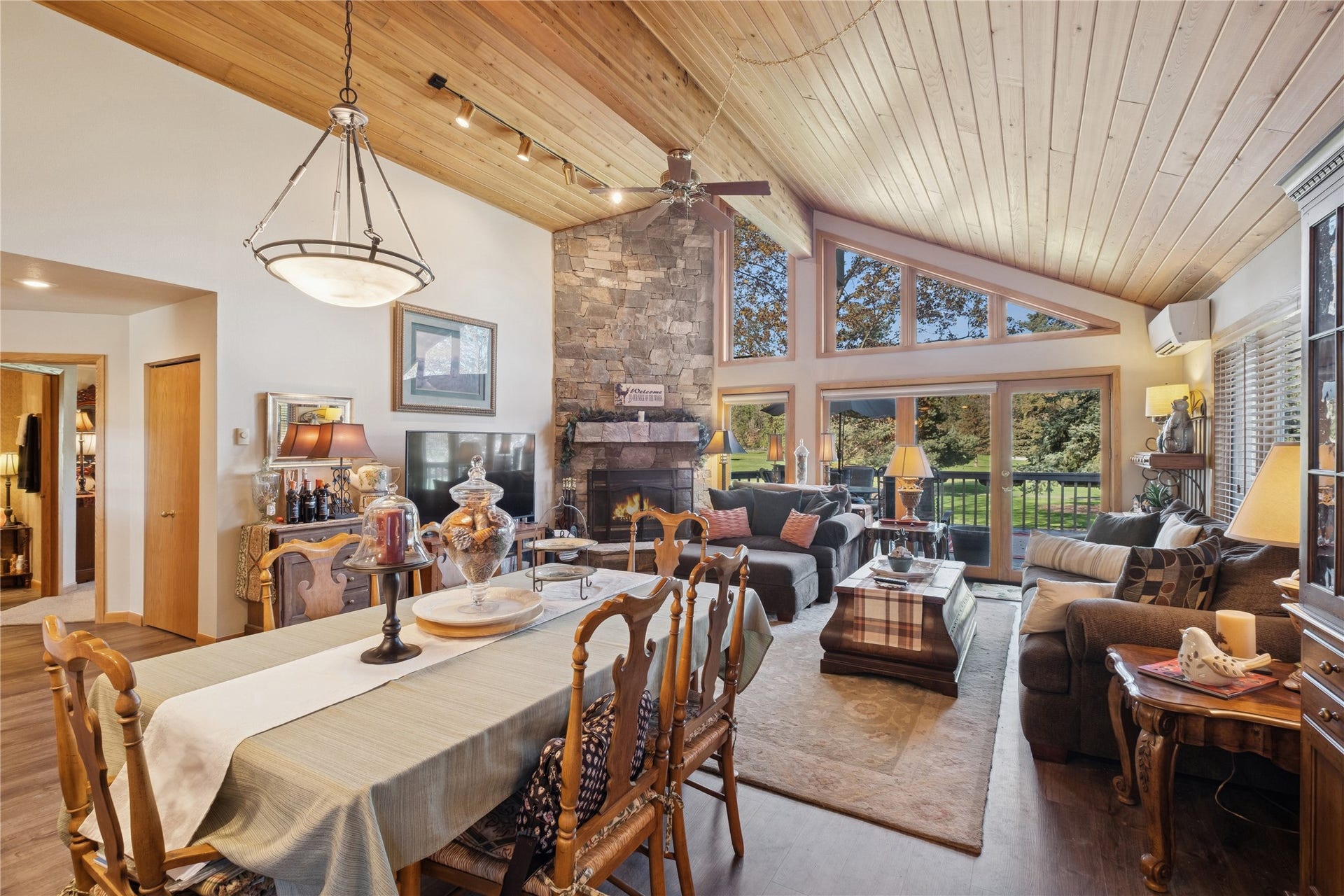 85 Golf Terrace, Bigfork, MT 59911 Dining and living