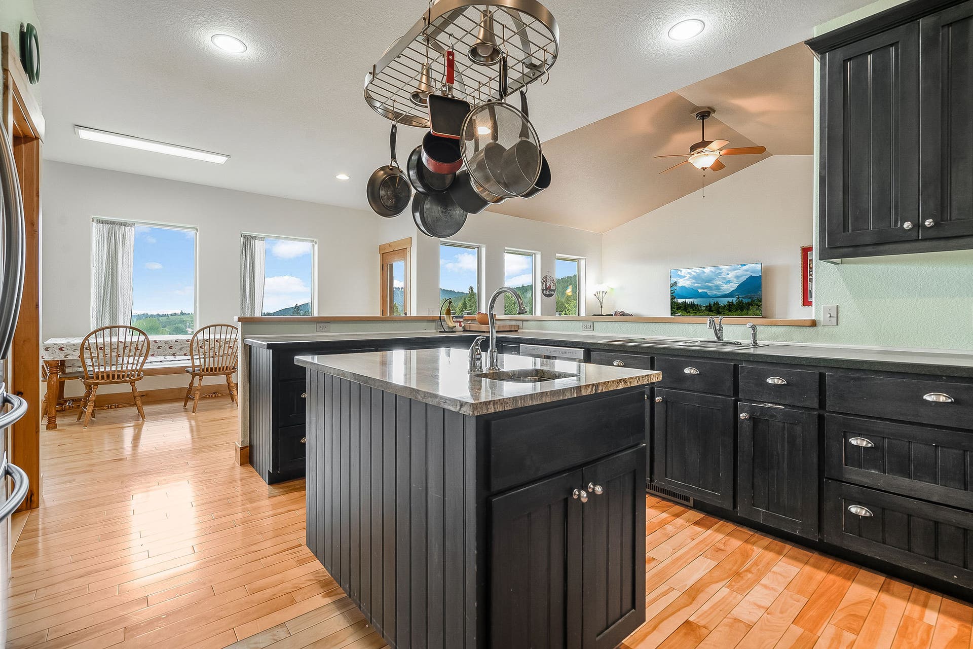 130 Ashley Hills Drive, Kalispell, MT 59901 Chef's Kitchen