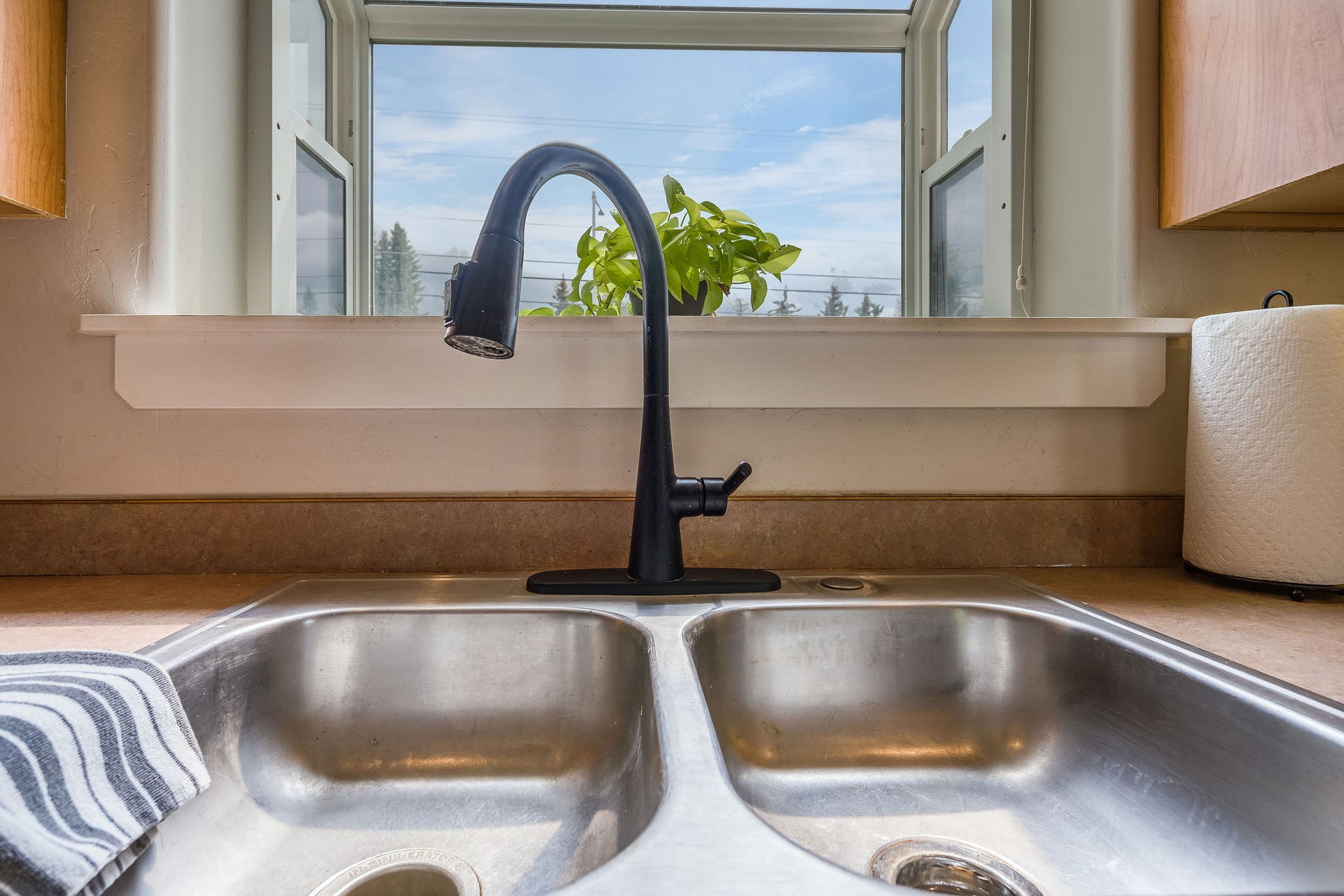 2 Empire Loop, Kalispell, MT 59901 Modern open-concept kitchen with window box for your plants and herbs.