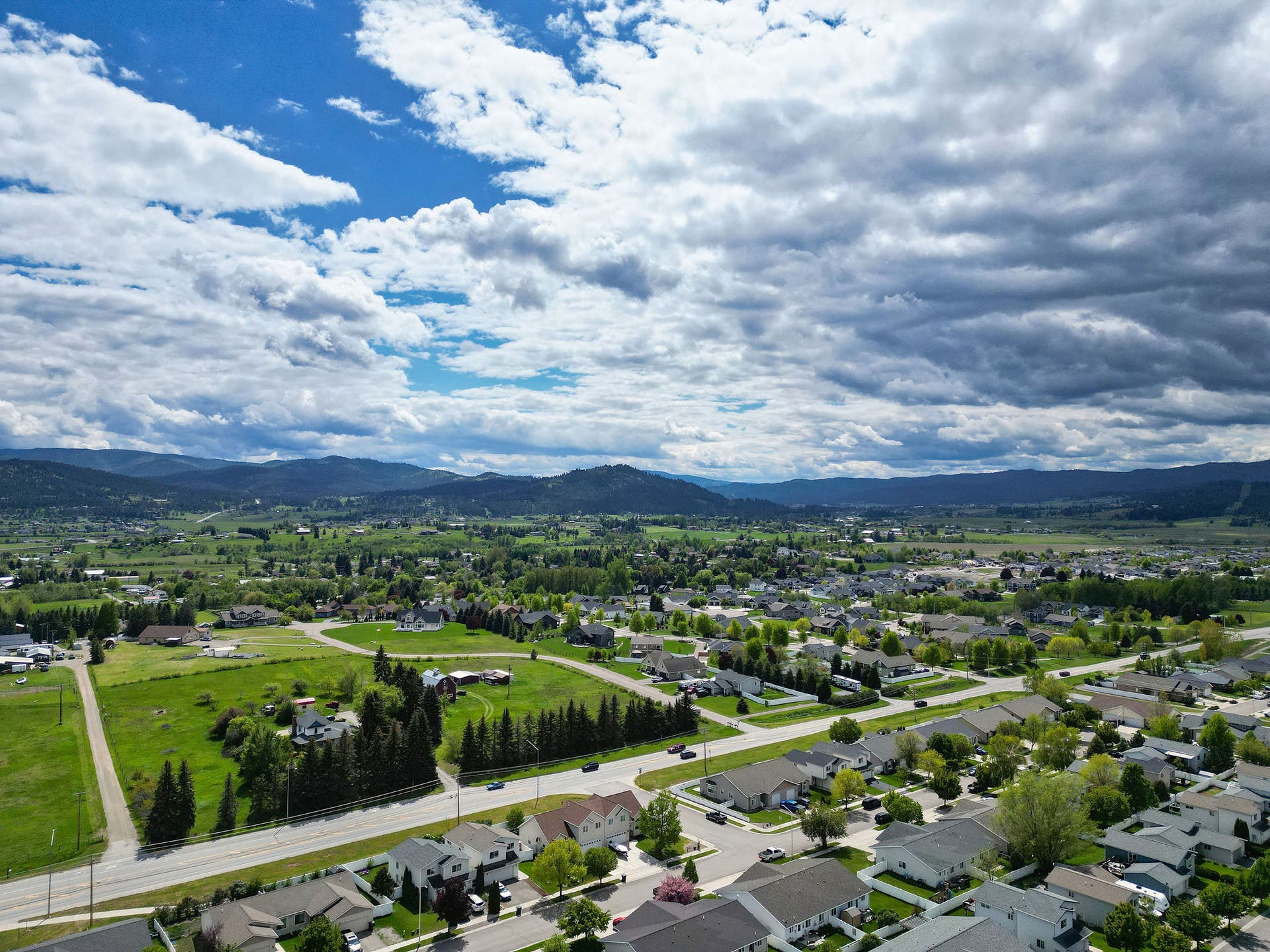 2 Empire Loop, Kalispell, MT 59901 Move-in ready 3-bedroom, 2-bathroom townhome for sale in North Kalispell, MT.