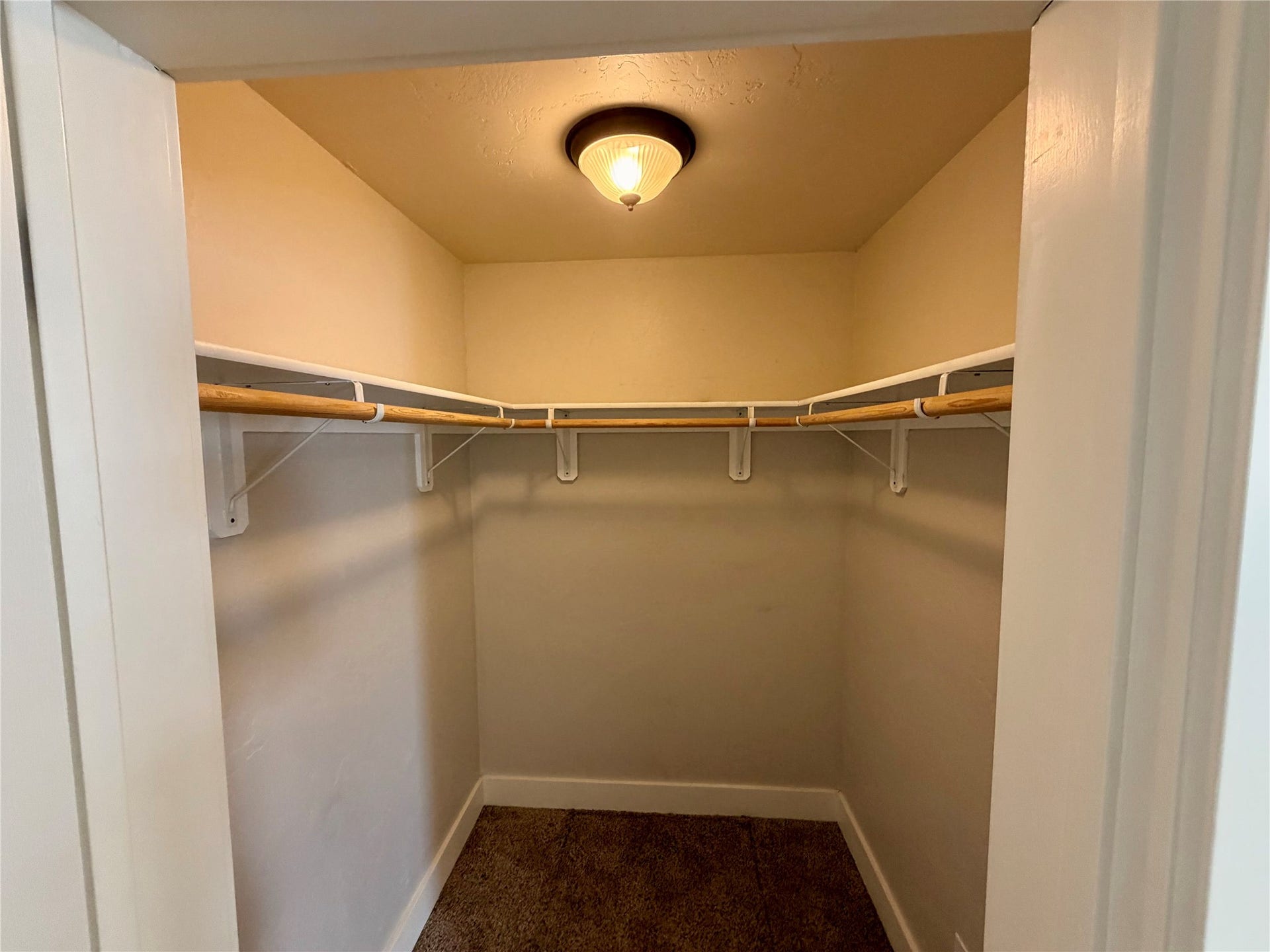 2 Empire Loop, Kalispell, MT 59901 Primary suite walk in closet.