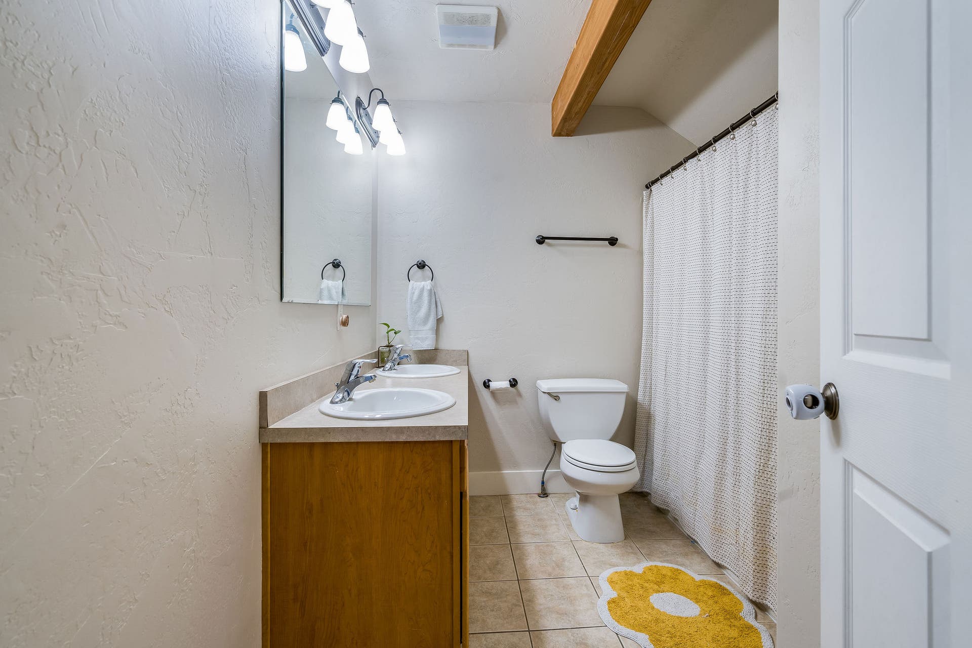 2 Empire Loop, Kalispell, MT 59901 2nd full bathroom with double sinks, wooden beam feature, and bathtub/shower combo.